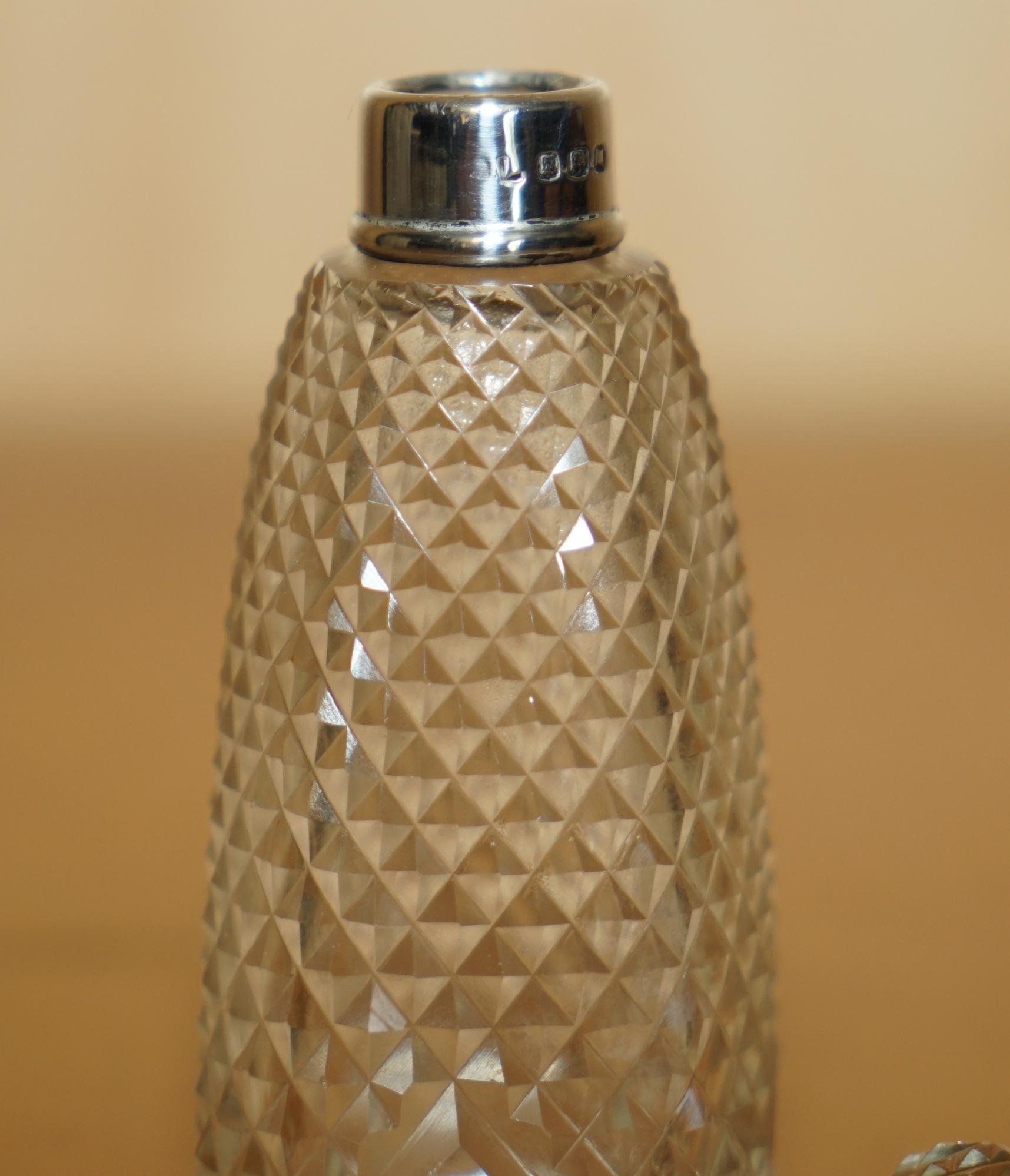 ANTIQUE STERLING SILVER PERFUME BOTTLE IN CUT GLASS CRYSTAL LOVELY CRAFTSMANSHiP For Sale 2