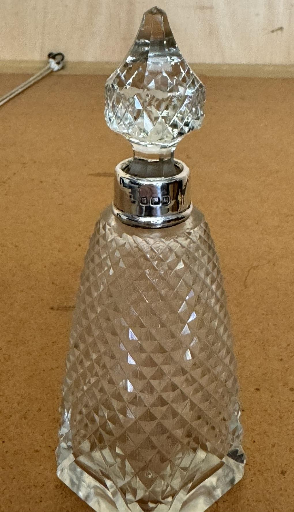 ANTIQUE STERLING SILVER PERFUME BOTTLE IN CUT GLASS CRYSTAL LOVELY CRAFTSMANSHiP For Sale 5