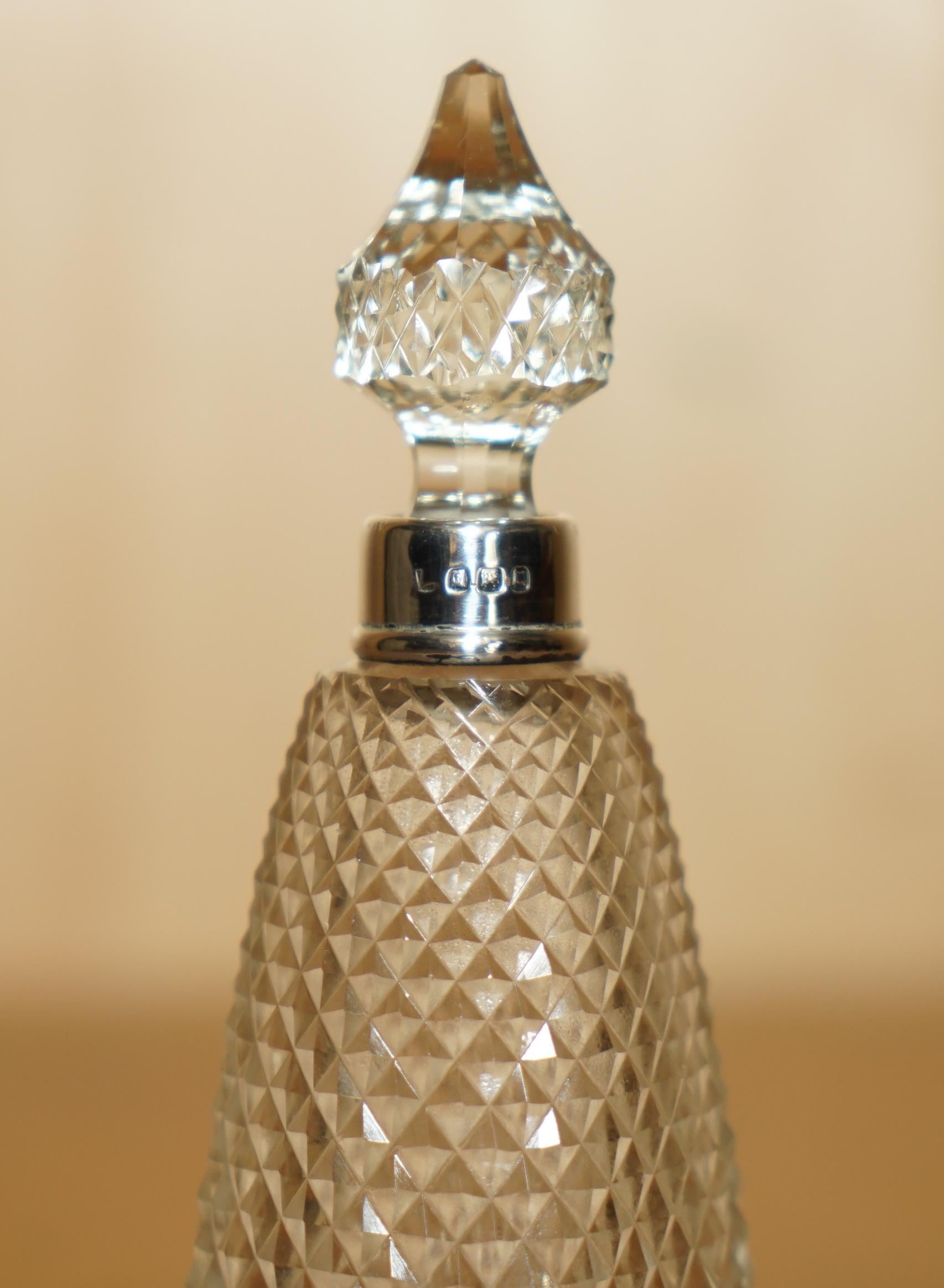Late Victorian ANTIQUE STERLING SILVER PERFUME BOTTLE IN CUT GLASS CRYSTAL LOVELY CRAFTSMANSHiP For Sale