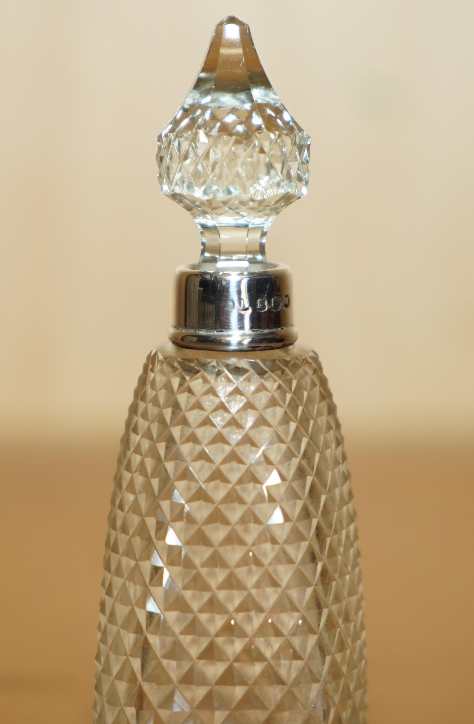 Sterling Silver ANTIQUE STERLING SILVER PERFUME BOTTLE IN CUT GLASS CRYSTAL LOVELY CRAFTSMANSHiP For Sale
