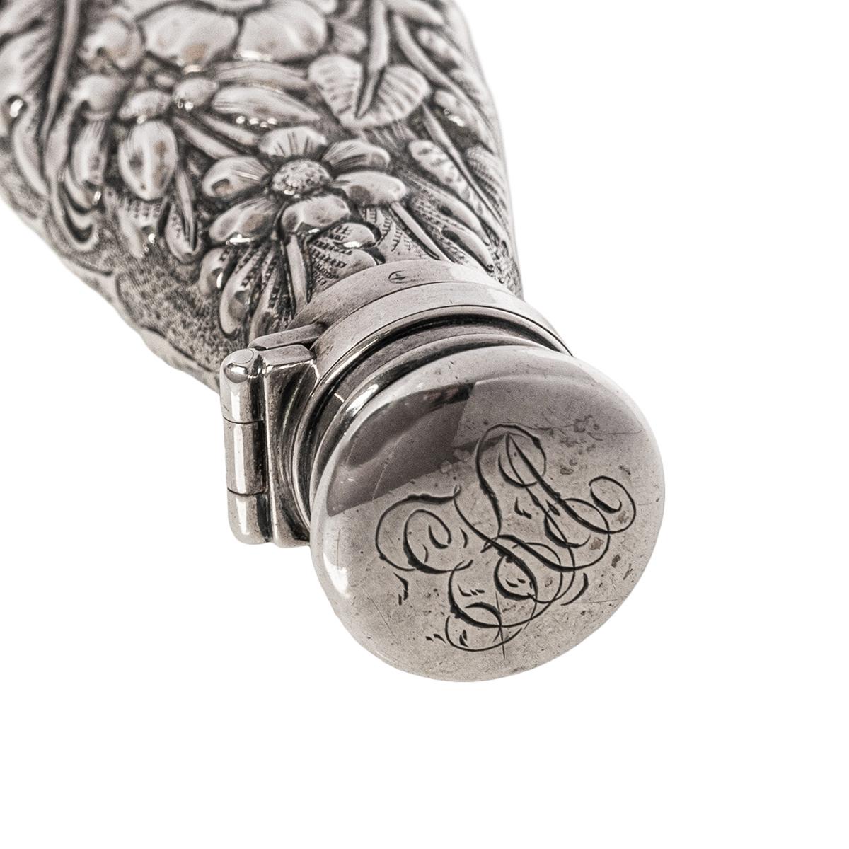 Antiguo Frasco de Perfume de Plata de Ley Grabado Repousse Frasco Londres 1873 en venta 5