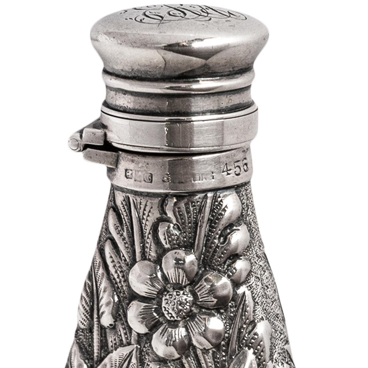 Antiguo Frasco de Perfume de Plata de Ley Grabado Repousse Frasco Londres 1873 en venta 7