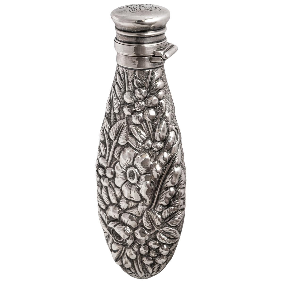 Antiguo Frasco de Perfume de Plata de Ley Grabado Repousse Frasco Londres 1873 Repujado en venta