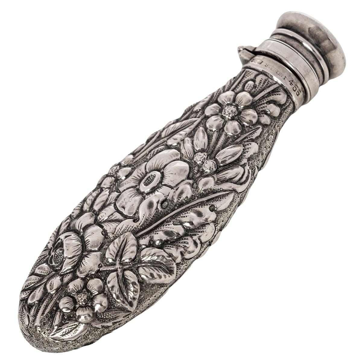 Antiguo Frasco de Perfume de Plata de Ley Grabado Repousse Frasco Londres 1873 en Bueno estado para la venta en Portland, OR