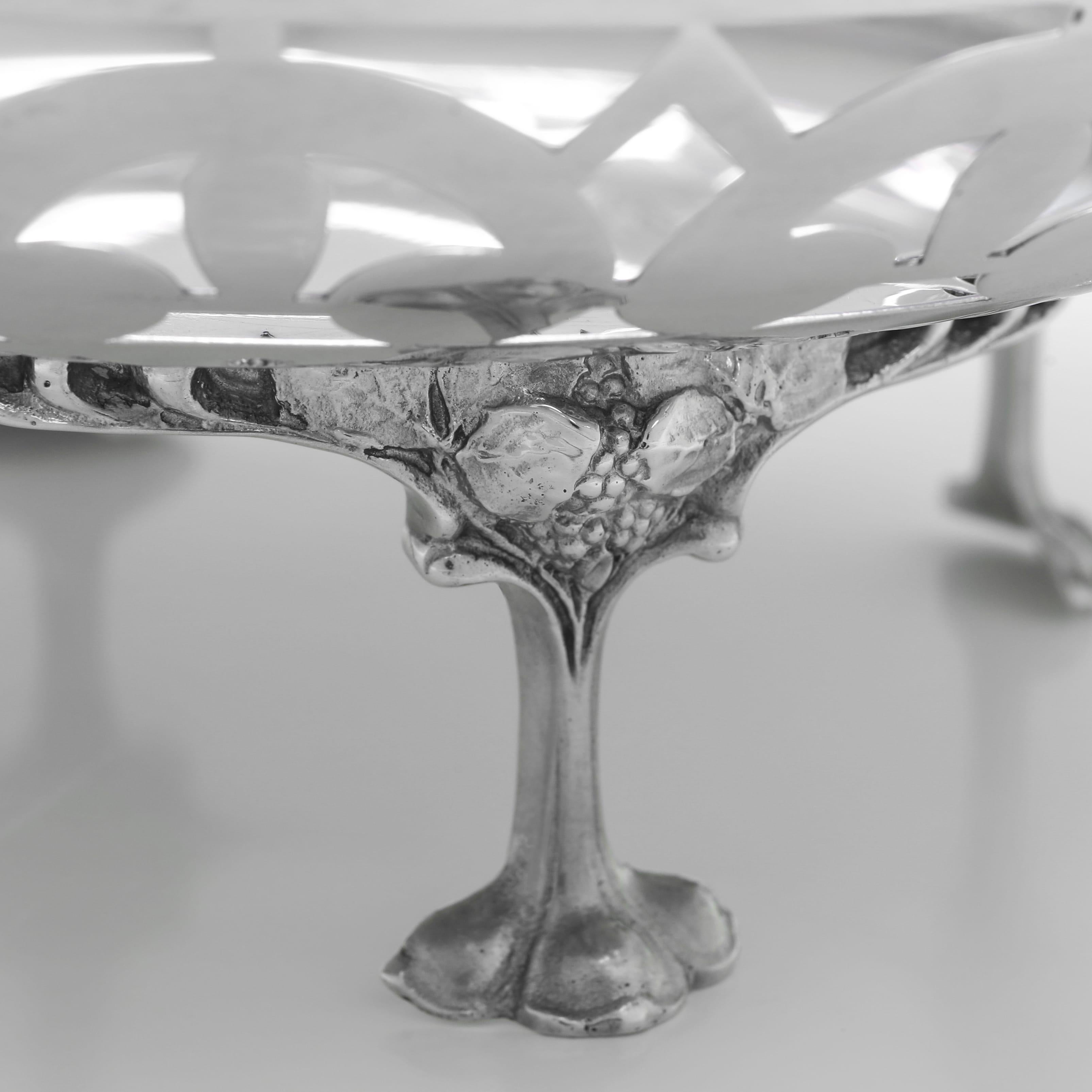 Antiguo plato calado de plata de ley fabricado por Walker & Hall en 1911 Inglés en venta