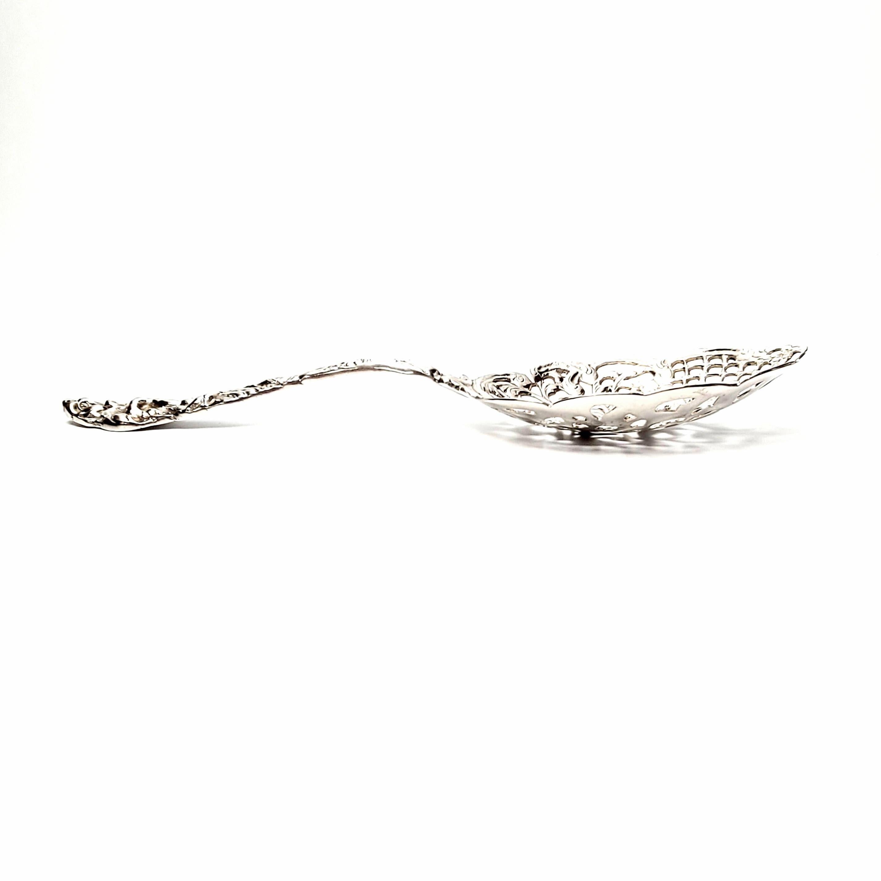 Antike Sterling Silber durchbohrt filigranen Blumen und Vogel Servierlöffel im Zustand „Gut“ im Angebot in Washington Depot, CT