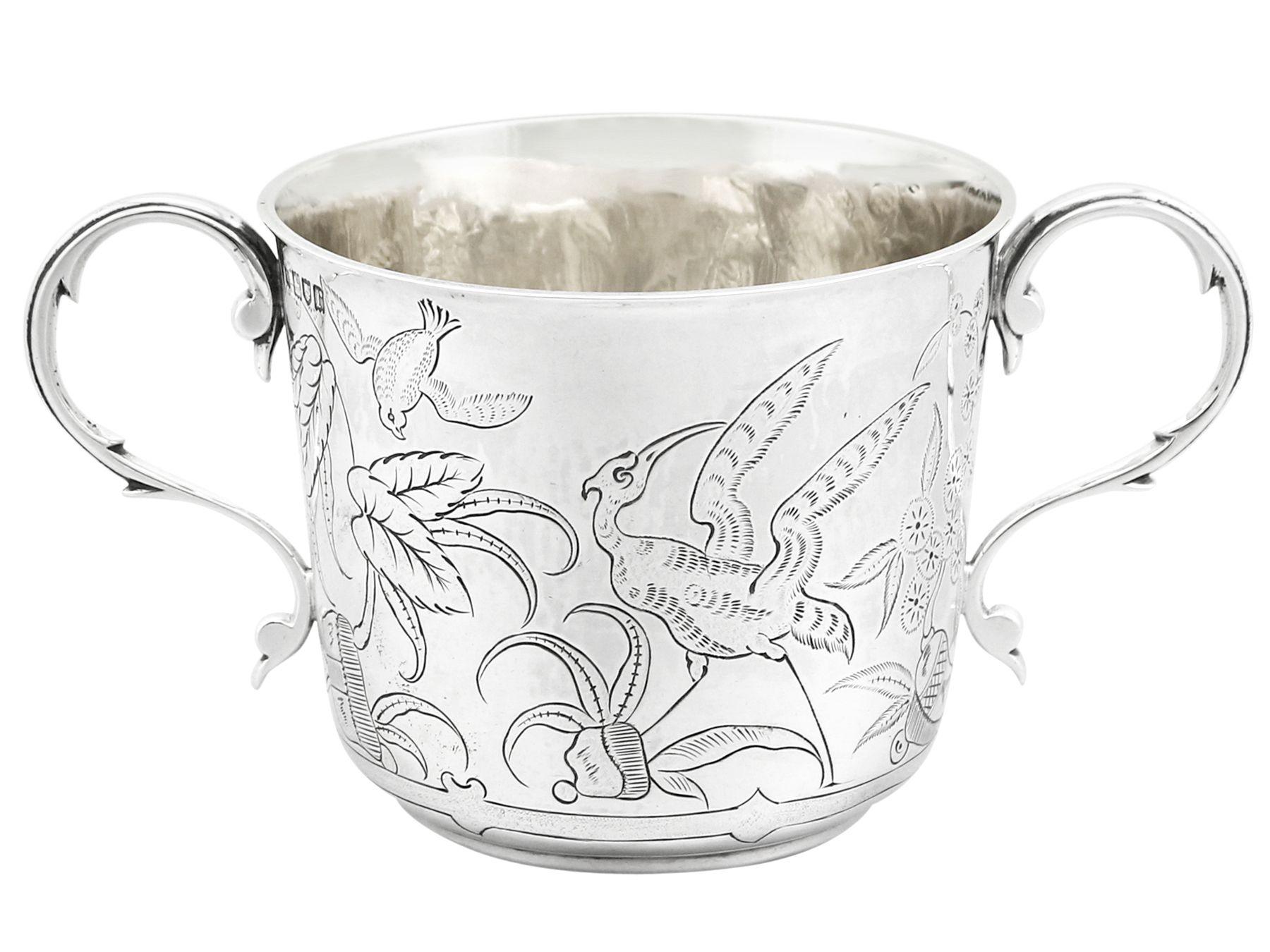 An exceptional, fine and impressive antique George V English sterling silver porringer made by Lambert & Co.

This exceptional antique George V sterling silver porringer has a plain inverted bell shaped form onto a collect base, all in the Classic
