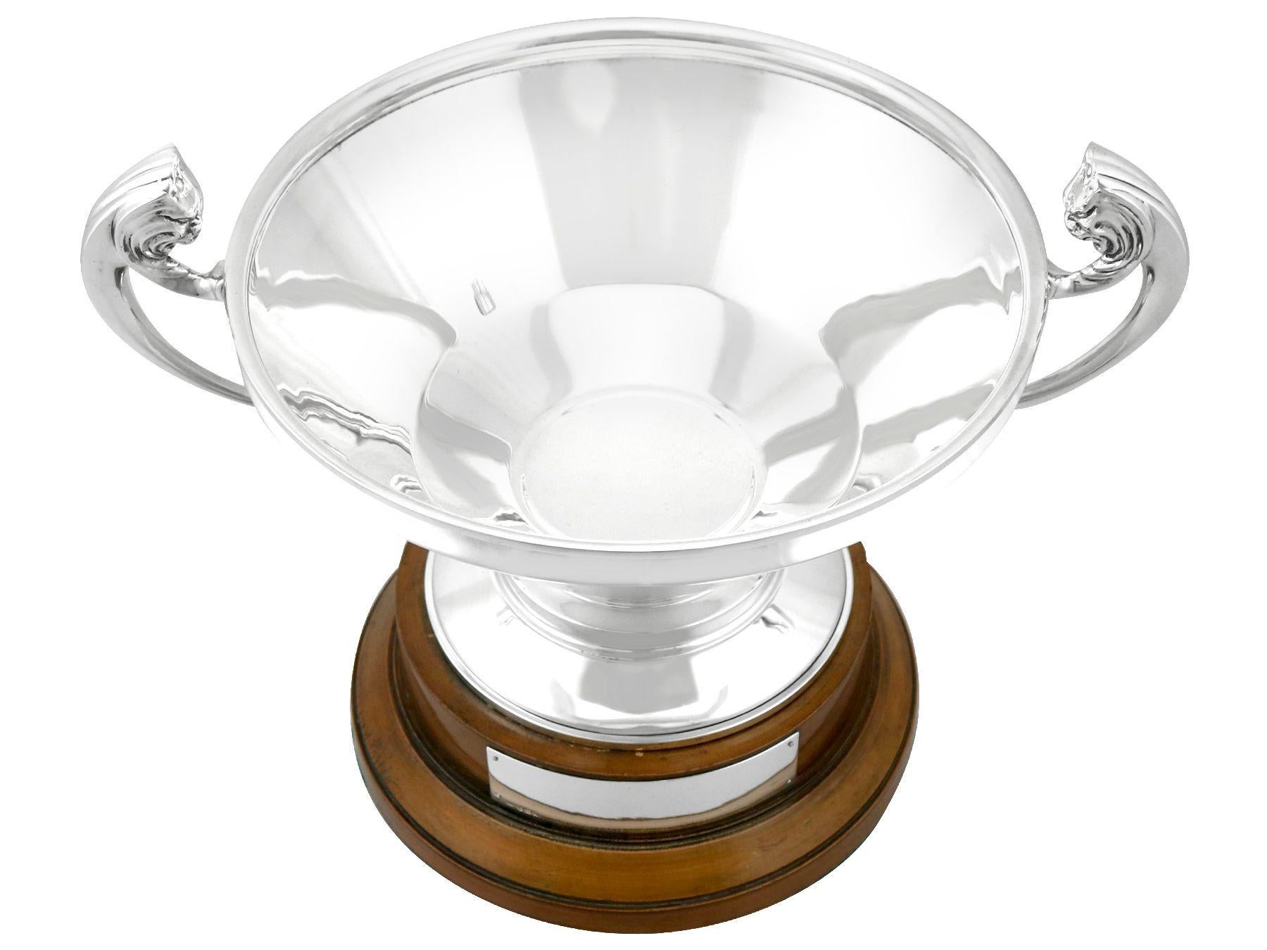 An exceptional, fine and impressive antique English sterling silver Art Deco presentation bowl and plinth; an addition to our ornamental silverware collection.

This exceptional, fine and impressive presentation antique silver bowl has a circular