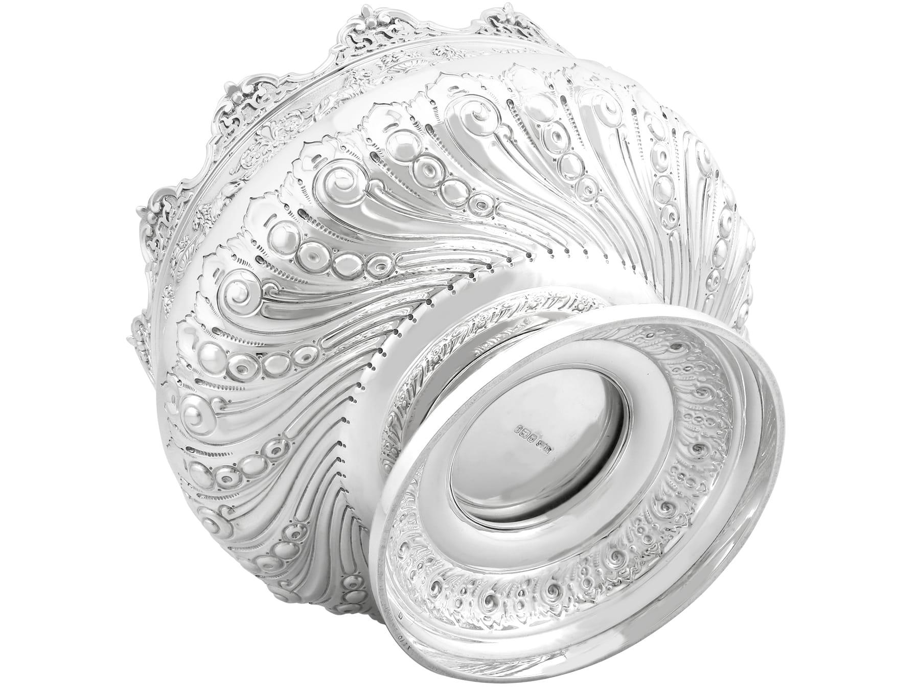 Antike Präsentationsschale aus Sterlingsilber im viktorianischen Monteith-Stil (1899) im Angebot 4