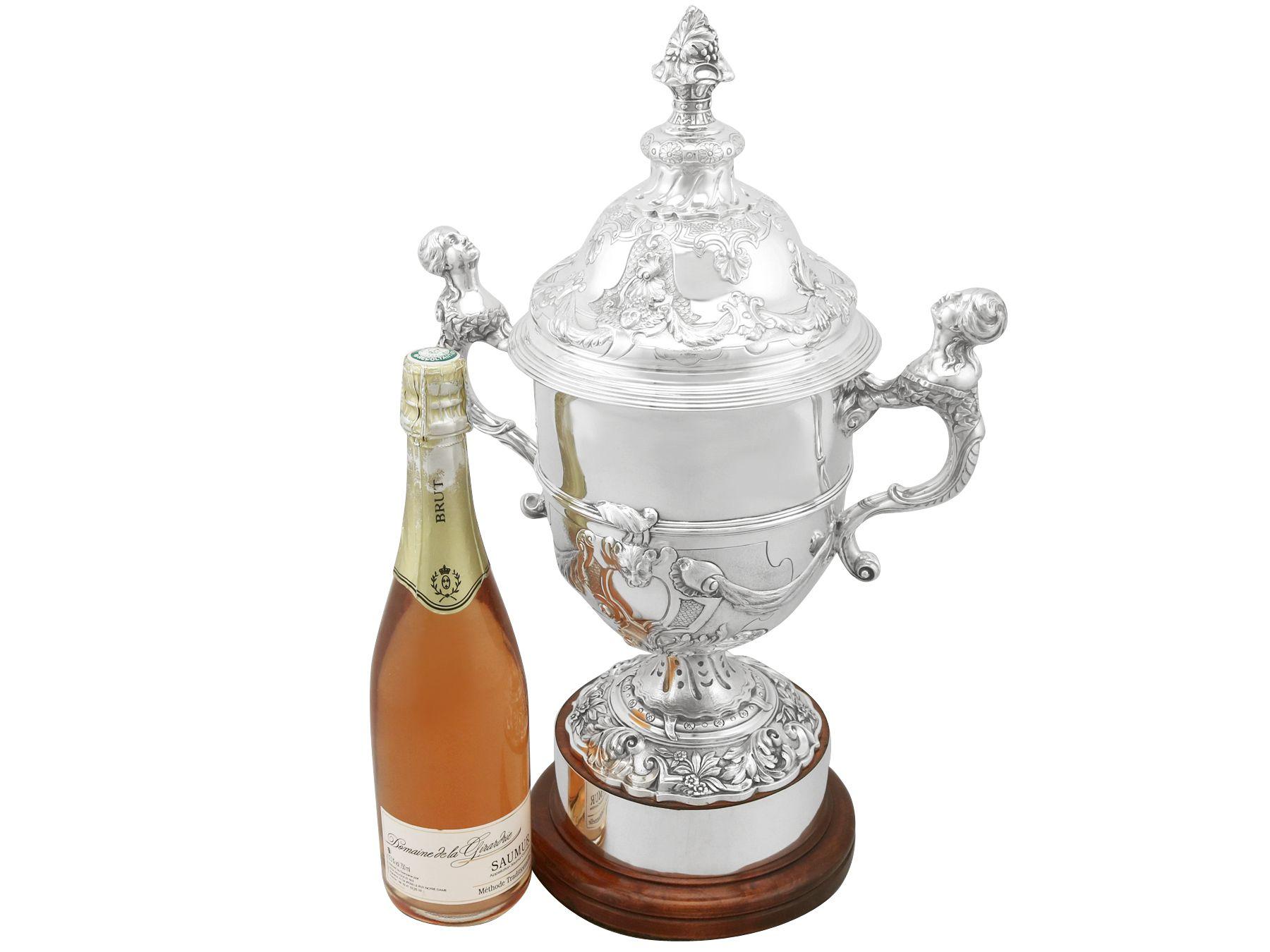 A magnificent, fine and impressive, large antique George V English sterling silver presentation cup and cover made in a Paul de Lamerie design; an addition to our presentation silverware collection

This magnificent antique George V sterling
