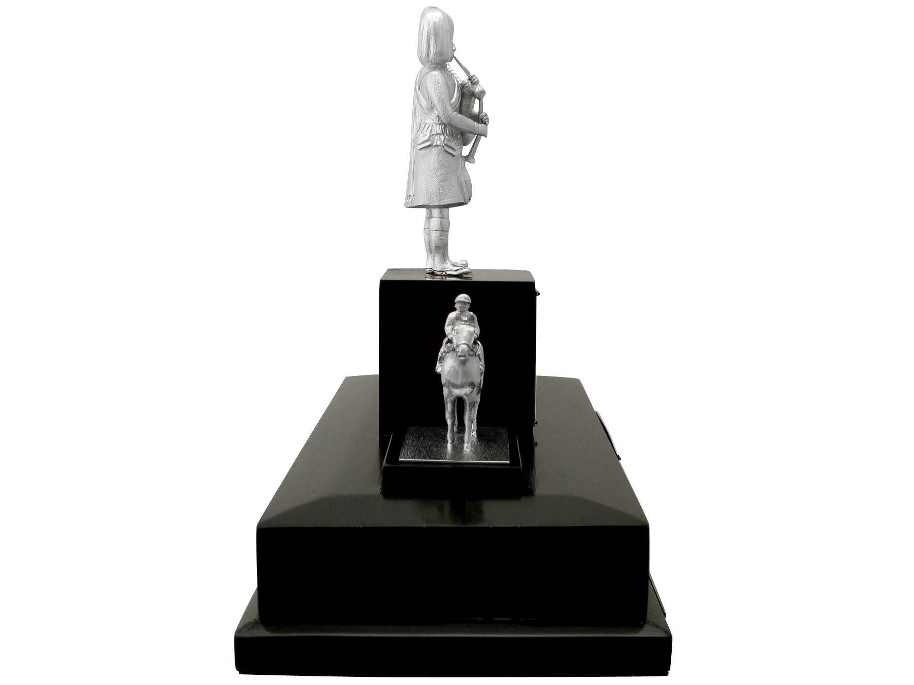 Trofeo / Centrotavola di presentazione in argento sterling d'epoca di Elisabetta II In condizioni ottime in vendita a Jesmond, Newcastle Upon Tyne