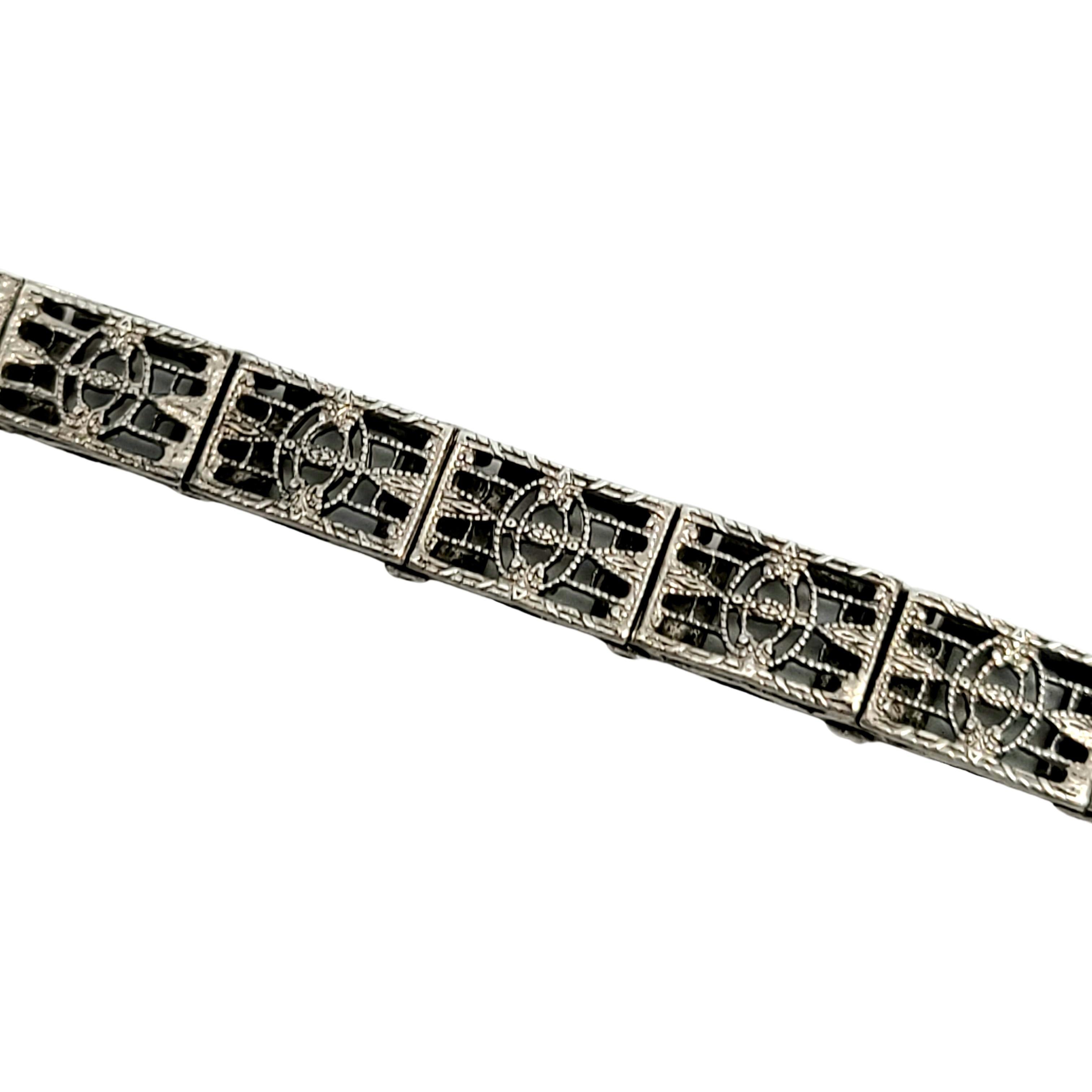 Antikes filigranes Armband aus Sterlingsilber mit rotem Stein im Zustand „Gut“ im Angebot in Washington Depot, CT