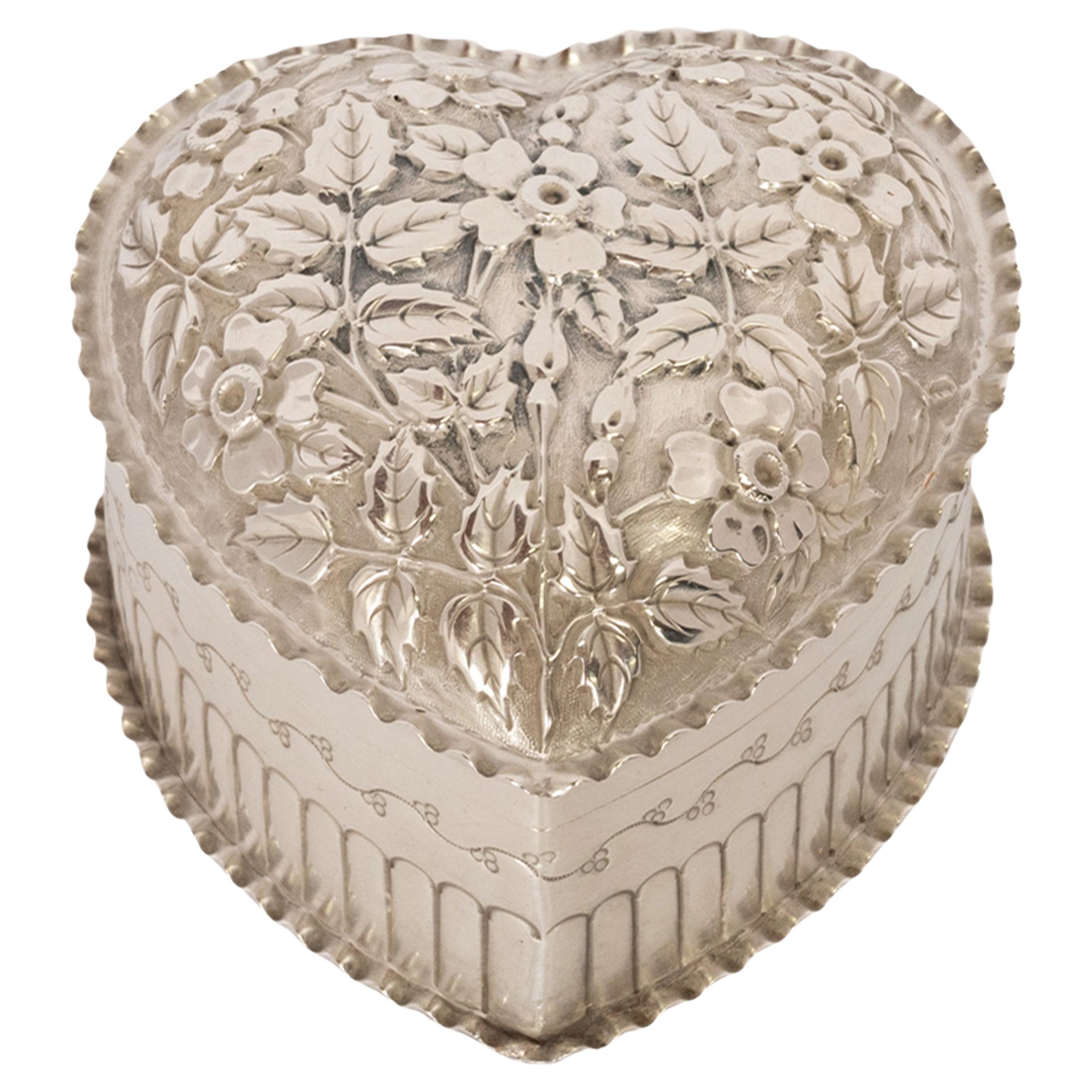 Antique Sterling Silver Repousse Heart Trinket Jewelry Box William Hutton London For Sale