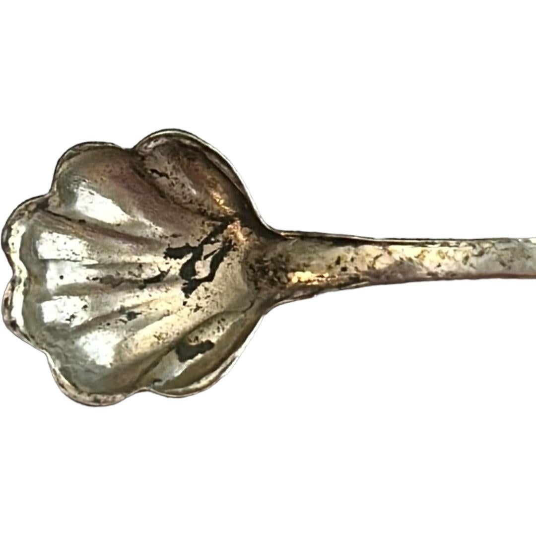 Antique Sterling Silver Ruffled Shell Pattern Salt Spoons ~ 6 For Sale 3