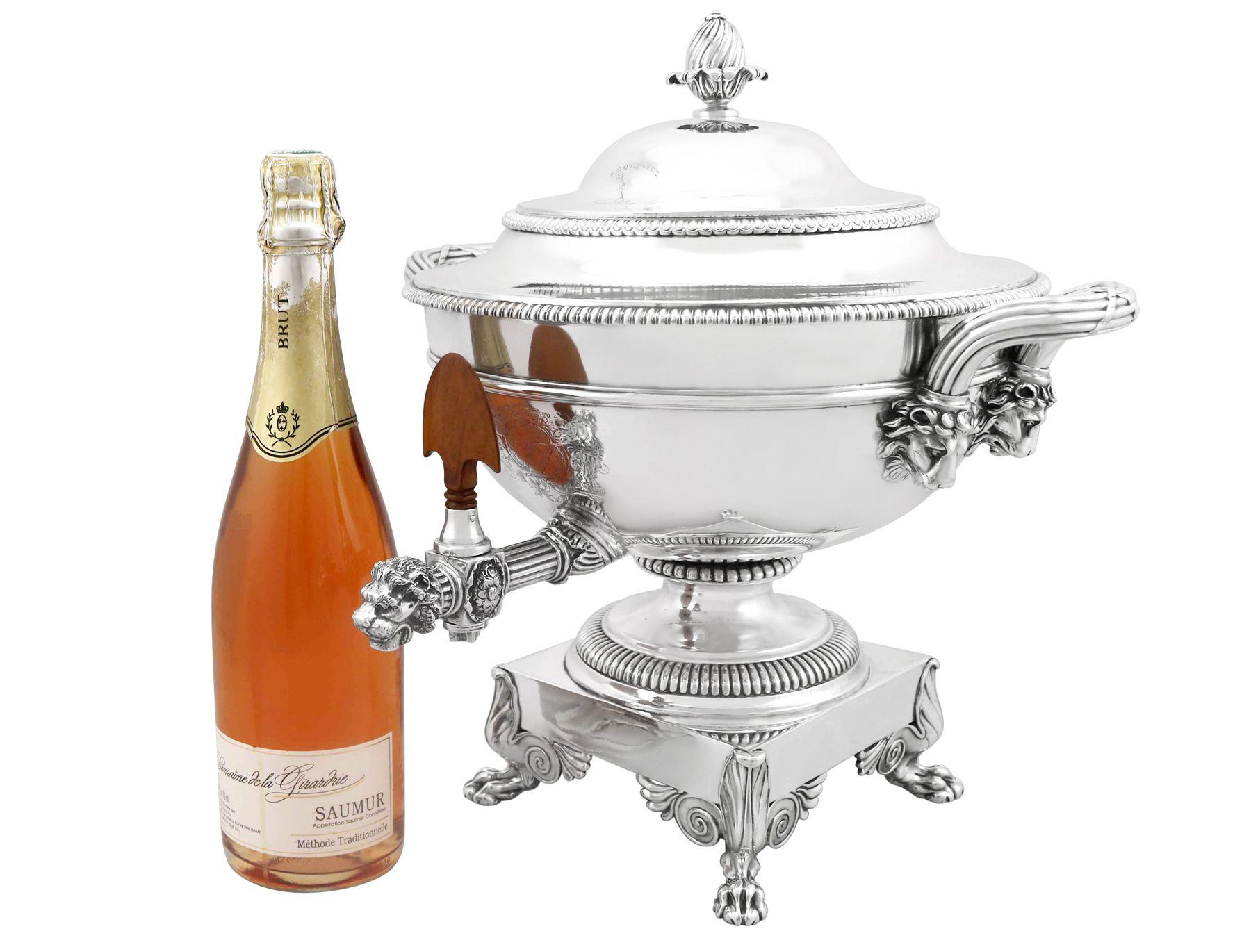 Samovar ancien en argent sterling de style Régence par Paul Storr en vente 11