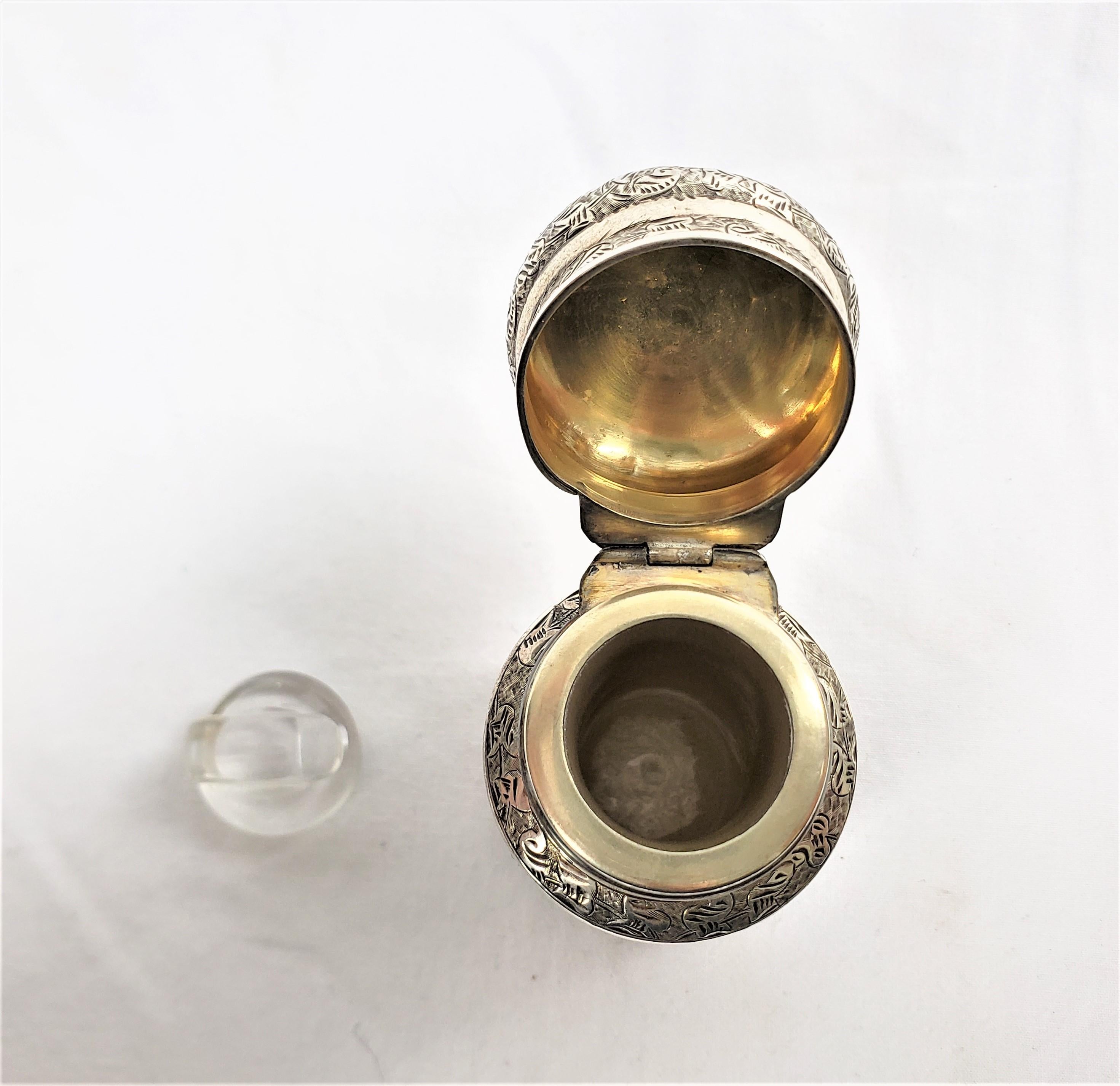 Argent sterling Flacon de parfum ou de parfum ancien en argent sterling avec décoration ciselée en vente
