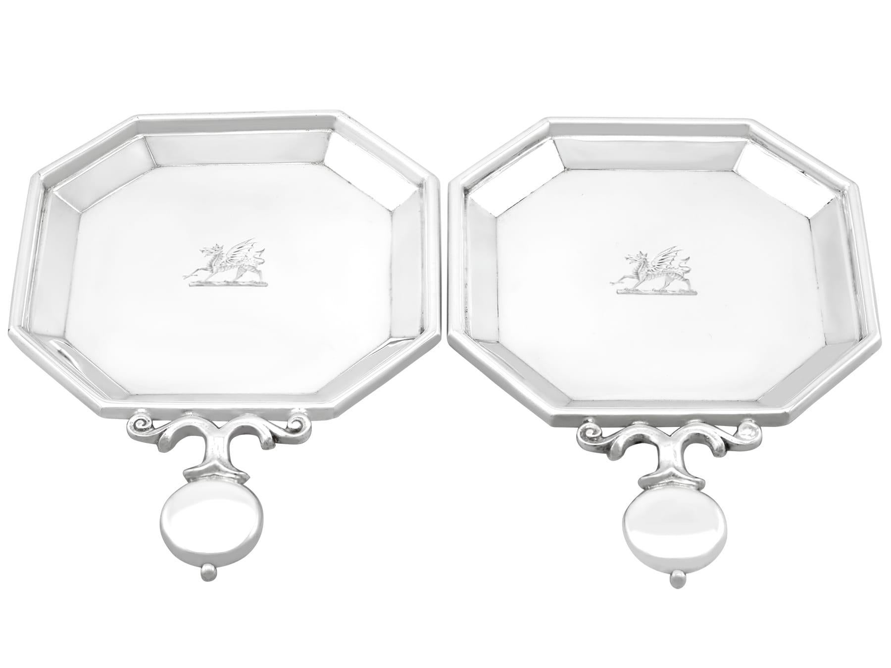 An exceptional, fine and impressive pair of antique Edward VIII sterling silver serving waiters - boxed; an addition to our silver tray, salver and platter collection

These exceptional antique Edward VIII sterling silver serving waiters have a