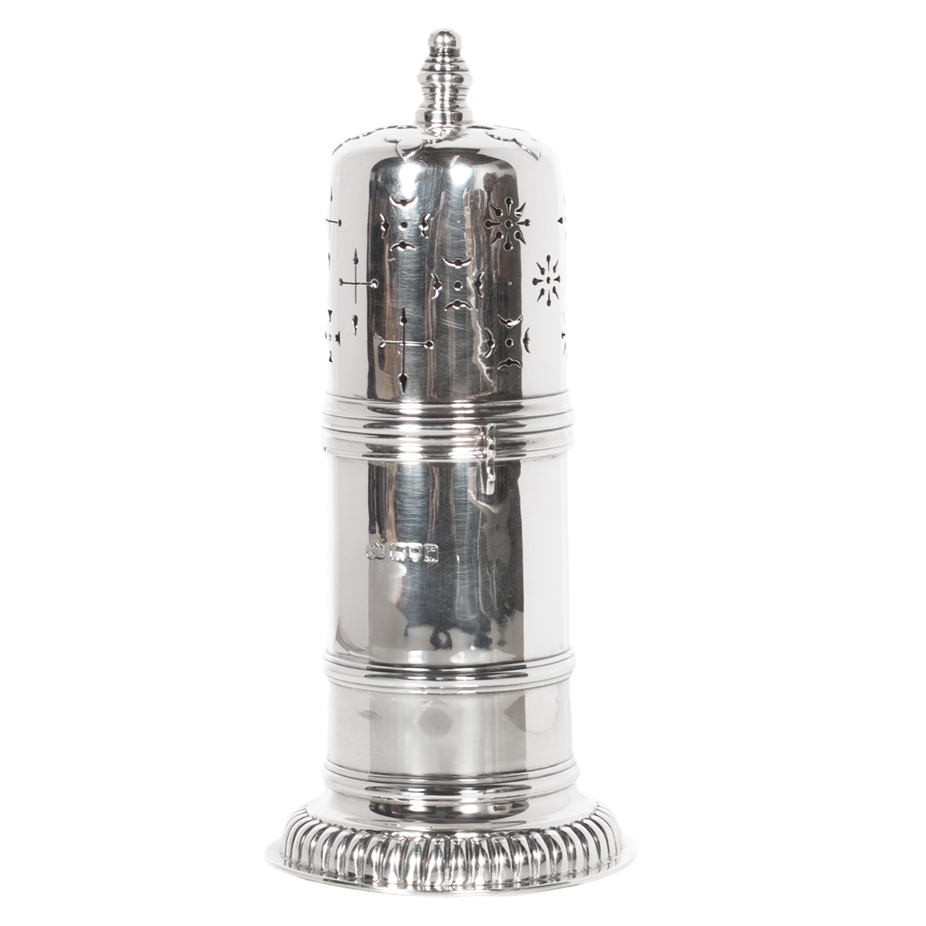 Antique Sterling Silver Silver Sugar Shaker Muffineer Elkington & Co London 1912 In Good Condition For Sale In Portland, OR