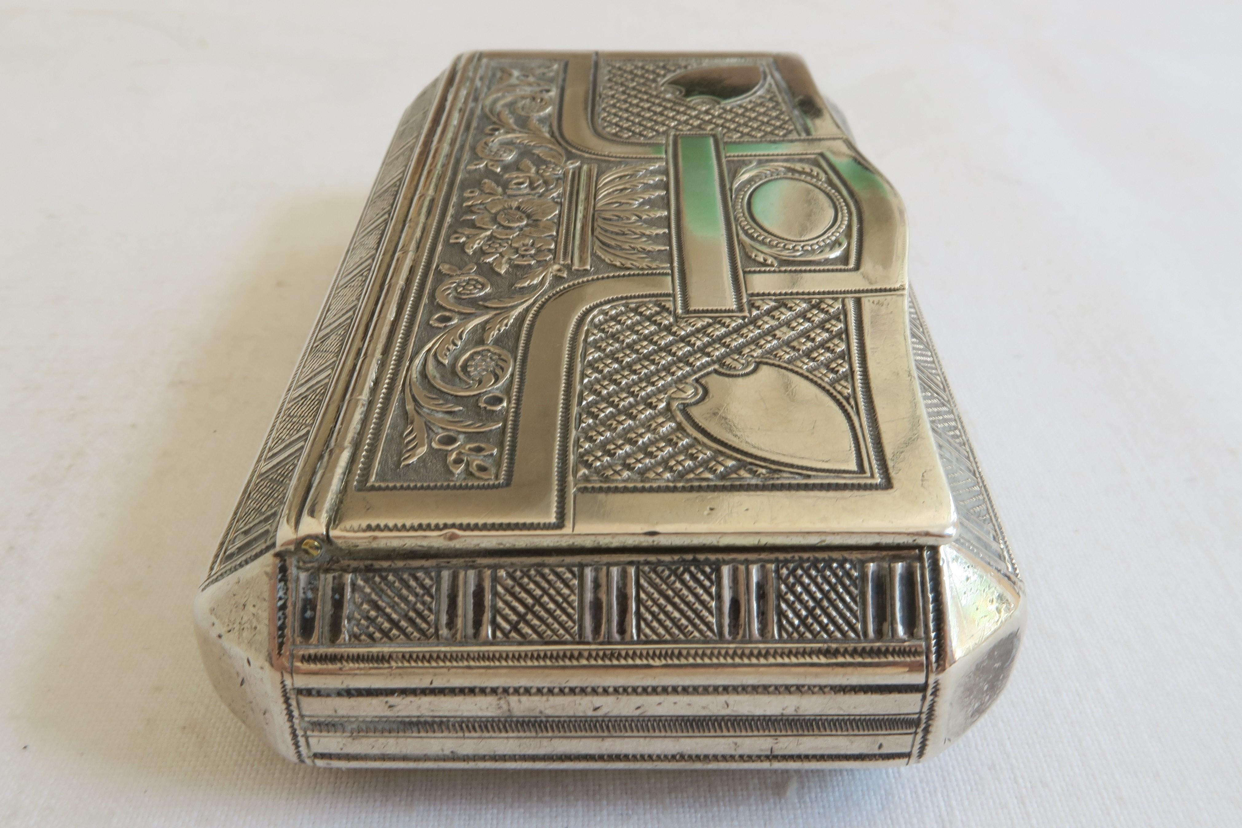 Antique Sterling Silver Snuff Box Empire Style Floral Motif In Excellent Condition For Sale In Vienna, AT