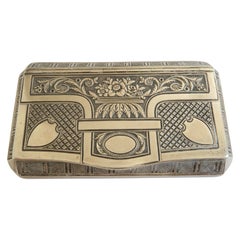 Tabatière ancienne en argent sterling à motifs floraux de style Empire