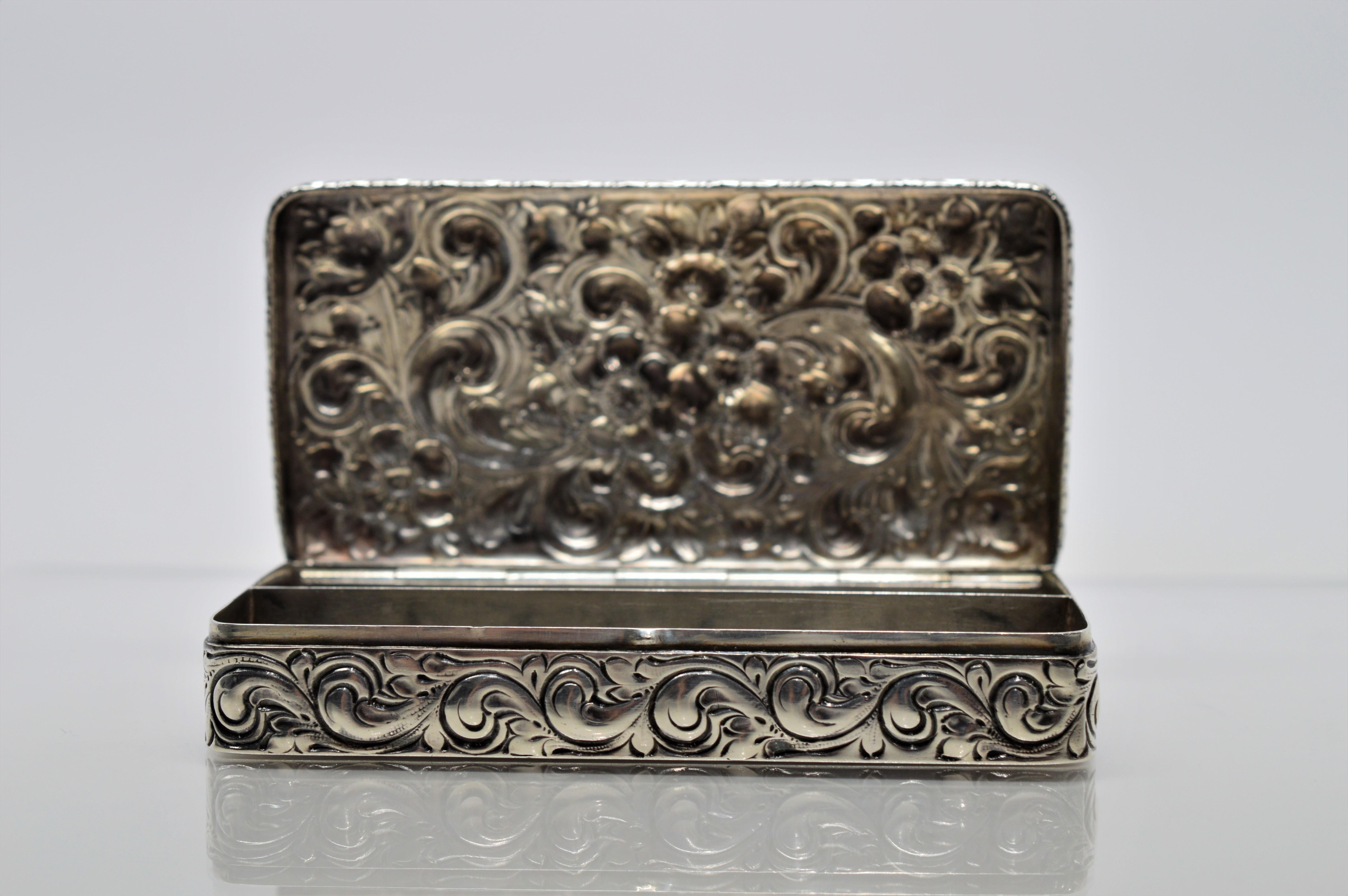 Antique Sterling Silver Snuff Box In Good Condition In Mount Kisco, NY