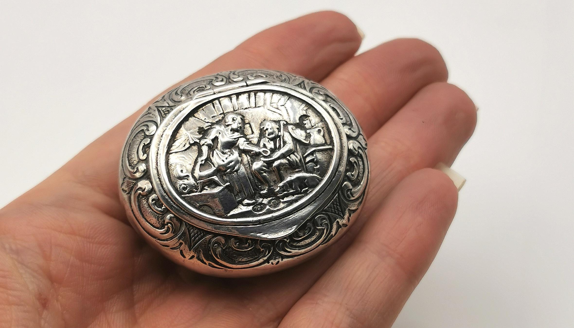 Antique sterling silver snuff box, Pictorial home scene For Sale 5