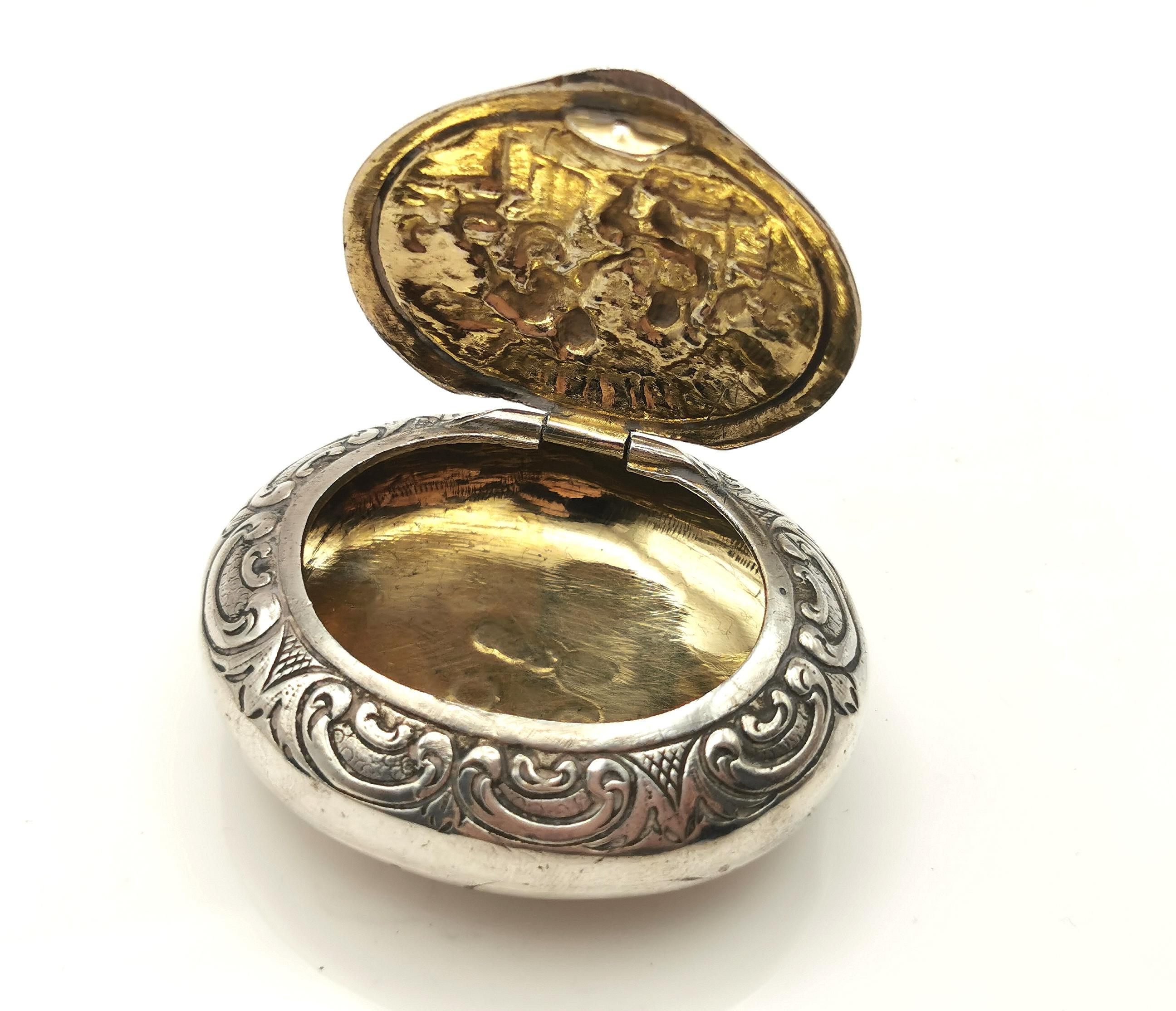 Antique sterling silver snuff box, Pictorial home scene For Sale 2