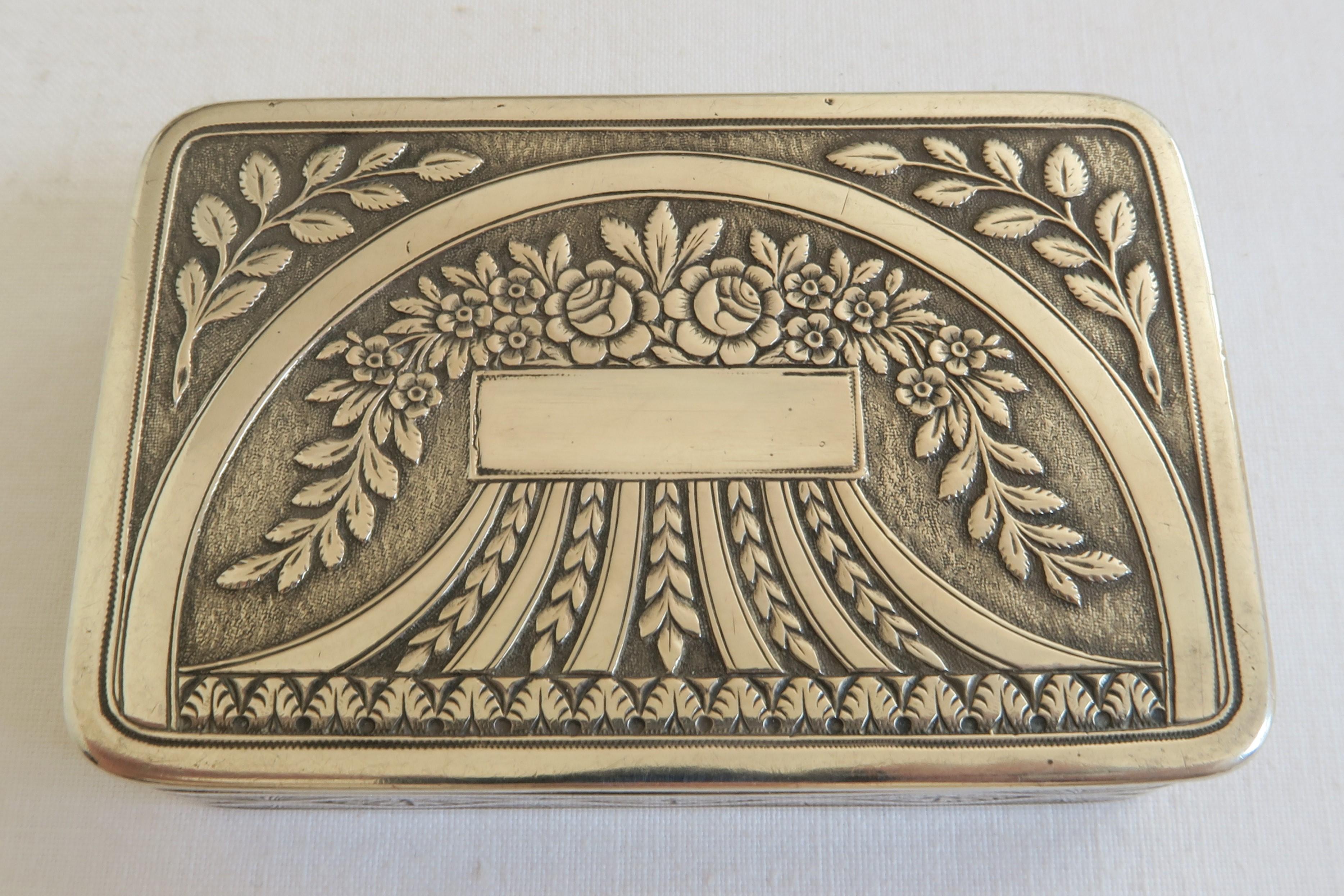 Antique Sterling Silver Snuff Box with Floral Motif For Sale 2