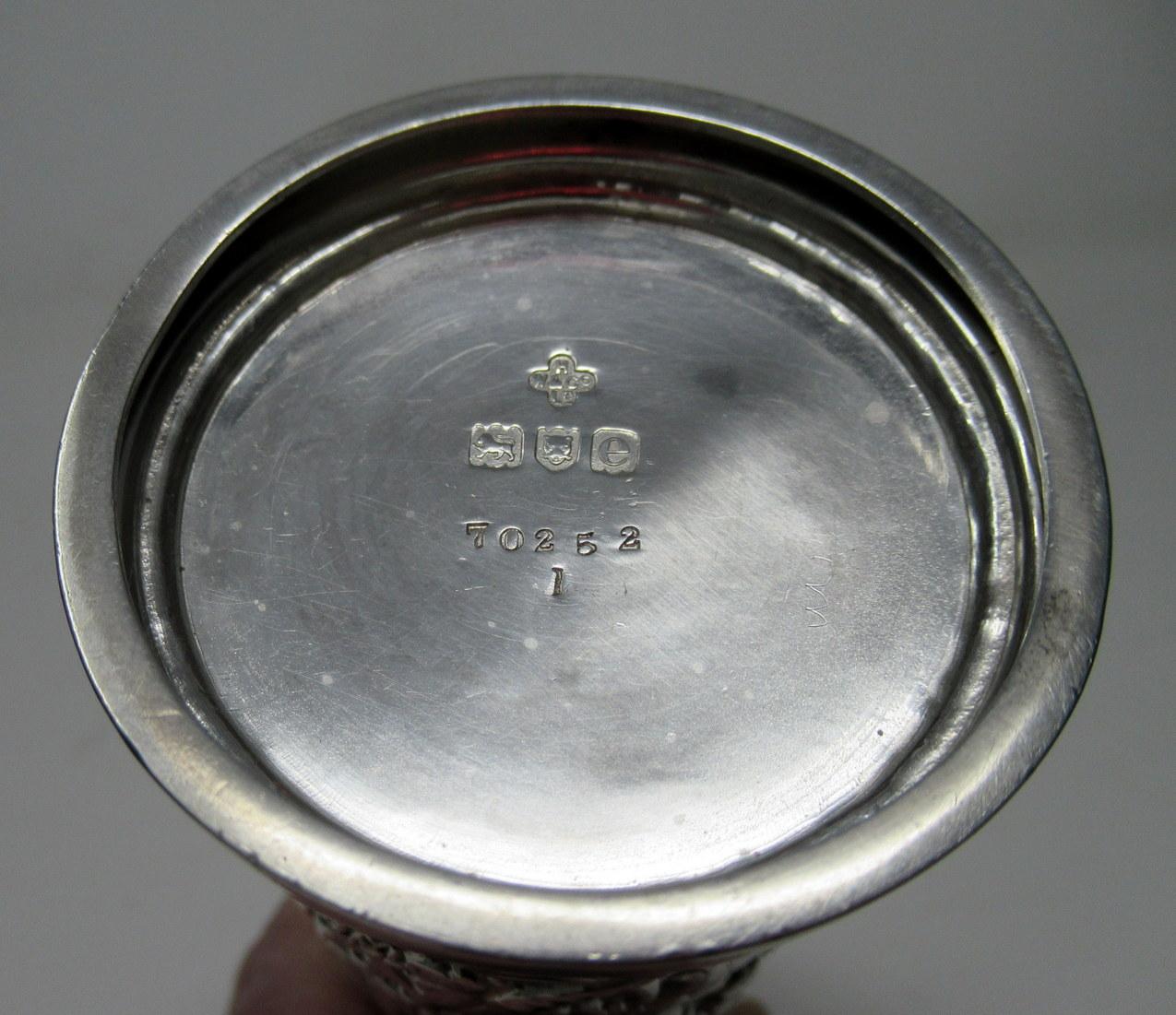 Antique Sterling Silver Sugar Caster Shaker Muffineer Salt Cellar 1900. 4.3ozs In Good Condition For Sale In Dublin, Ireland