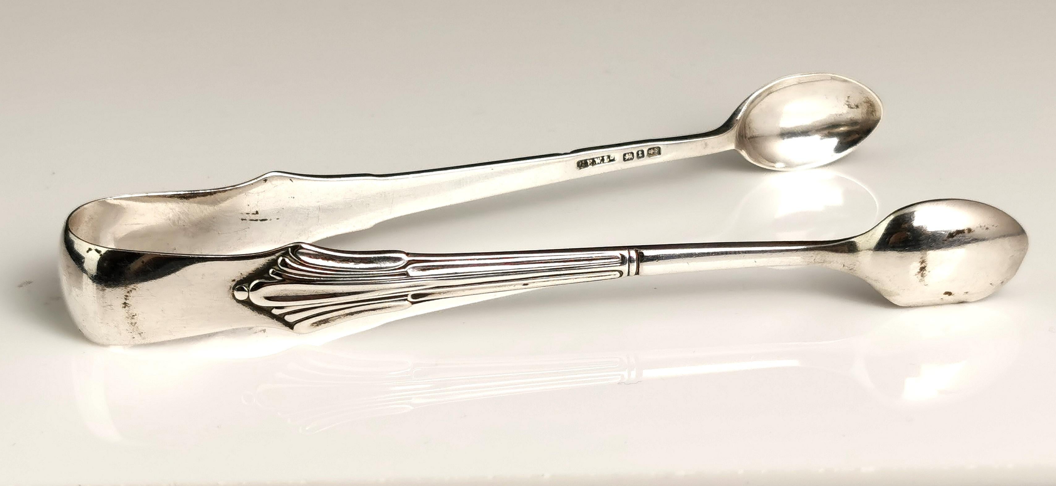 Antique Sterling Silver Sugar Tongs, Victorian In Good Condition For Sale In NEWARK, GB
