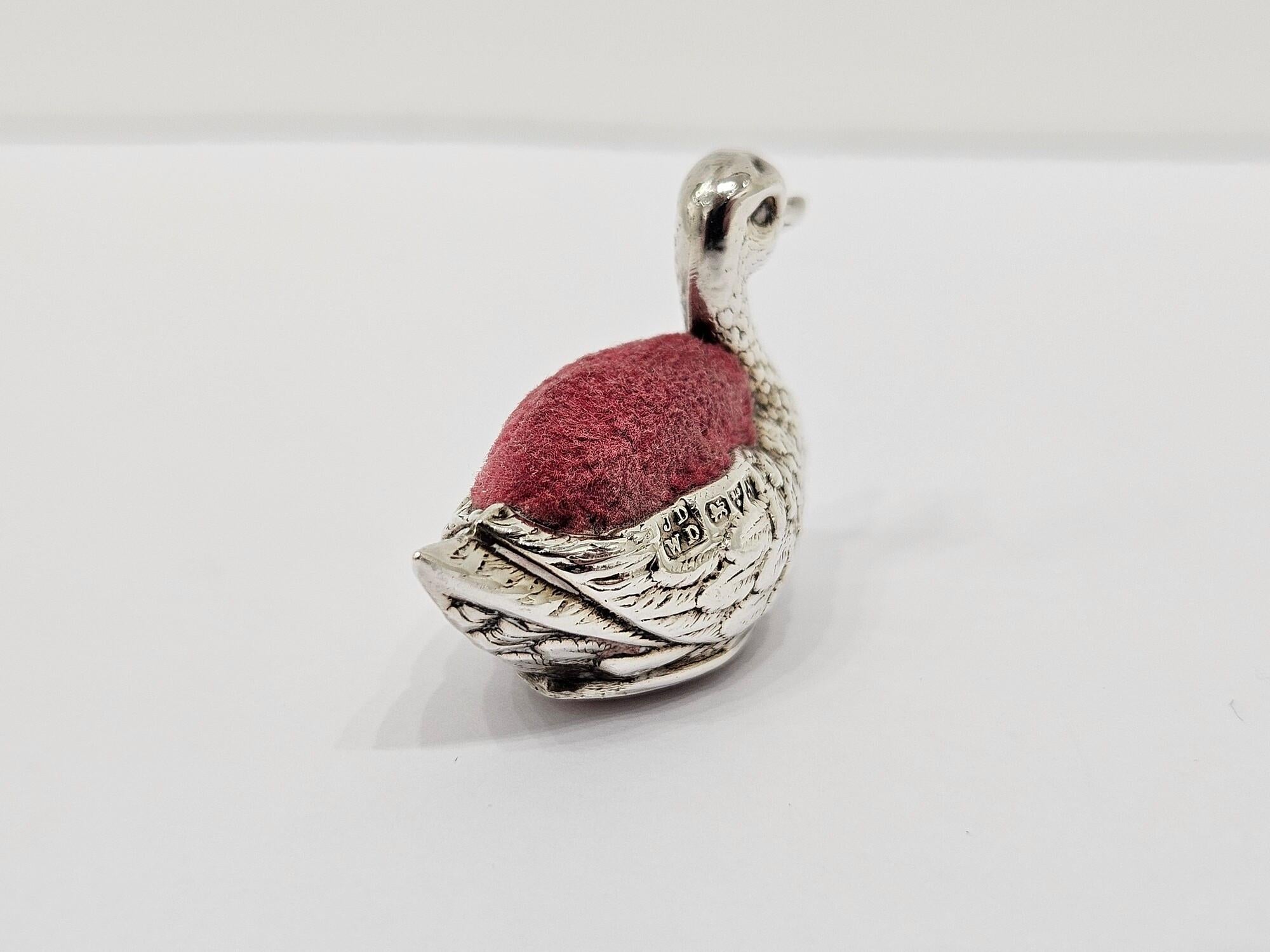 Antique Sterling Silver Swan Pin Cushion by James Deakin and Sons, Chester 1913 In Good Condition For Sale In London, GB