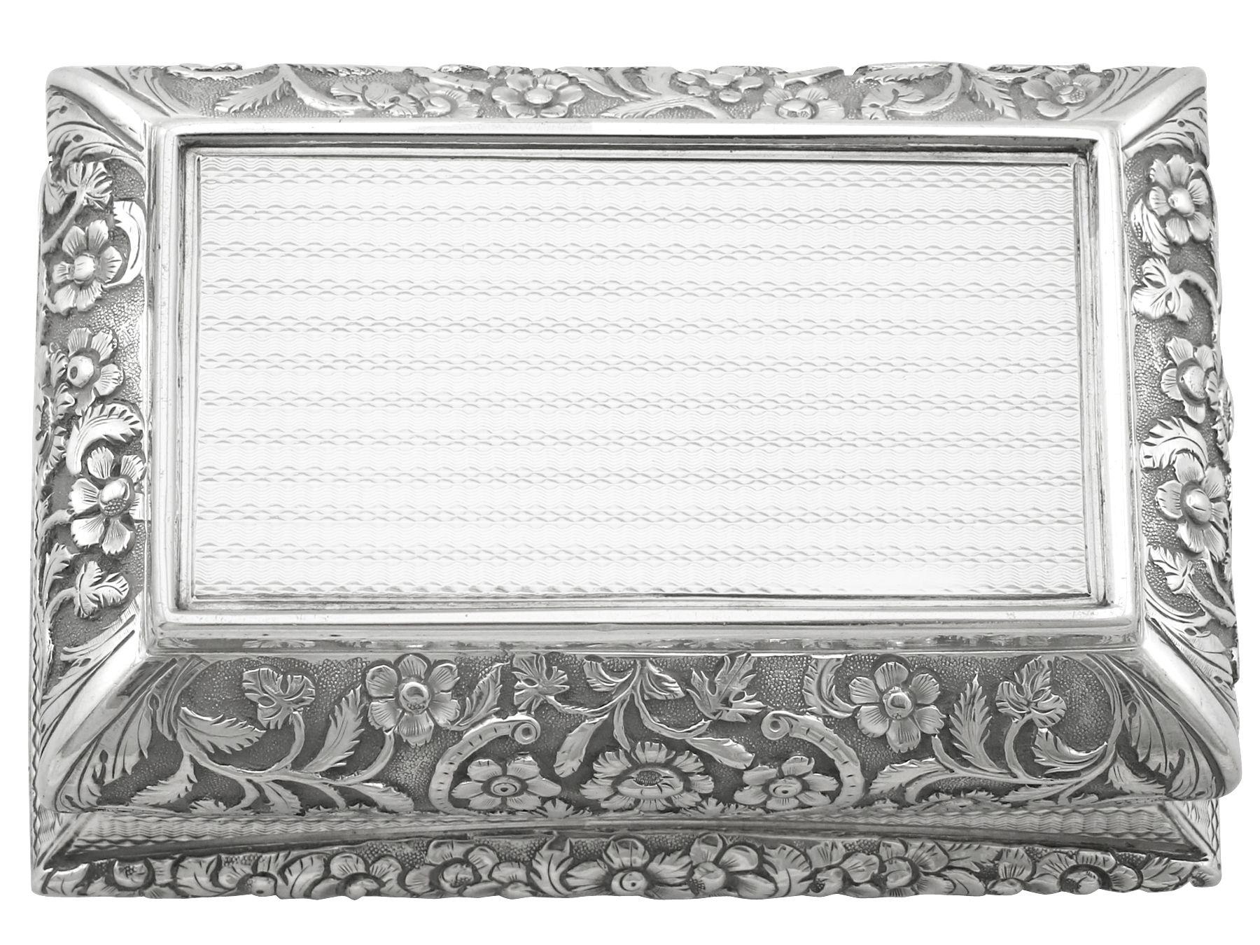 An exceptional, fine and impressive antique William IV English sterling silver table snuff box; an addition to our collectable silverware collection. 

This exceptional antique William IV sterling silver snuff box has a rectangular, rounded
