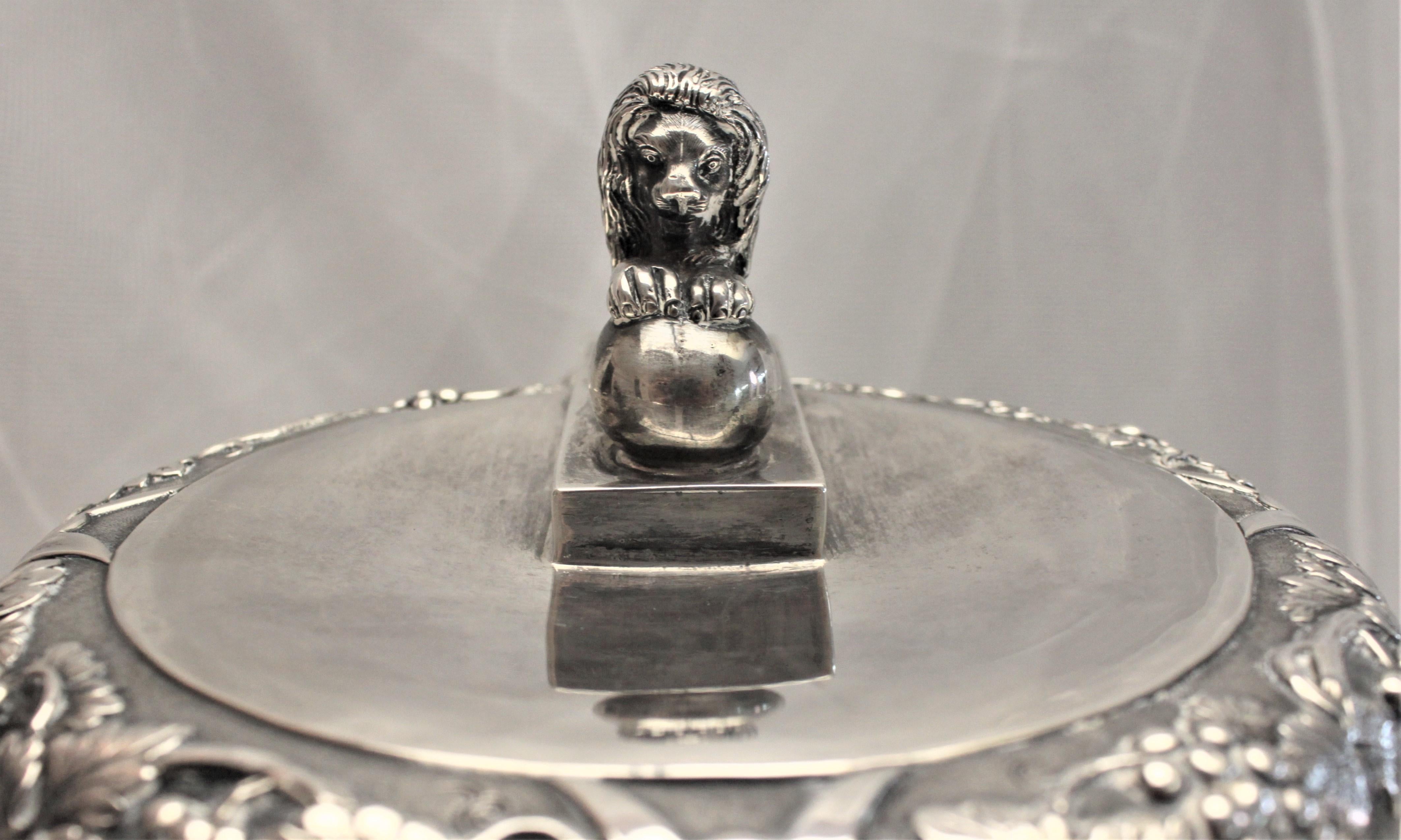 Gran cubitera antigua de plata de ley con leones figurados Plata esterlina