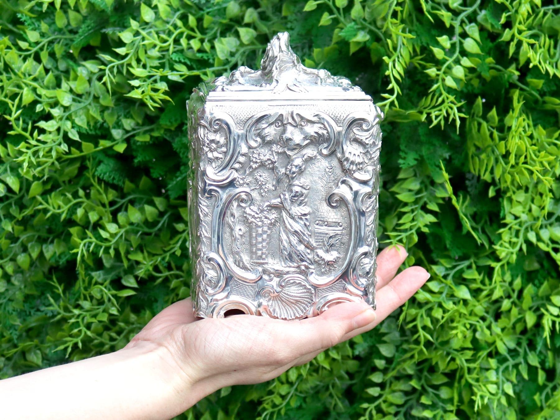 Ein prächtiges, feines und beeindruckendes Set aus drei antiken georgianischen englischen Zucker- und Teedosen aus Sterlingsilber - in einer Schachtel; eine Ergänzung zu unserer Silberteegeschirr-Sammlung

Diese prächtigen, feinen und