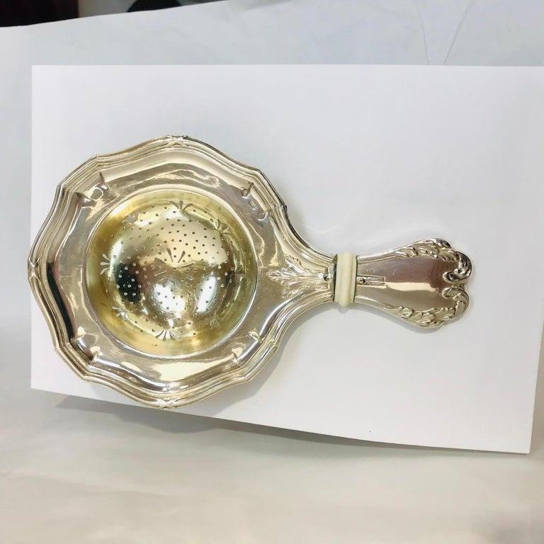 Antique Sterling Silver Tea Strainer In Excellent Condition For Sale In Montreal, QC