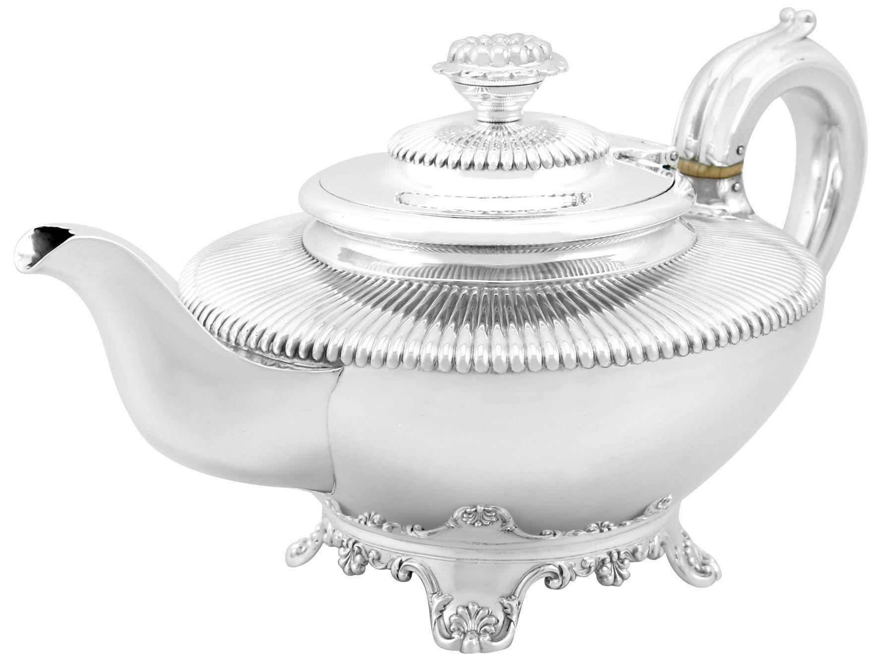 1830s English Sterling Silver Teapot In Excellent Condition For Sale In Jesmond, Newcastle Upon Tyne