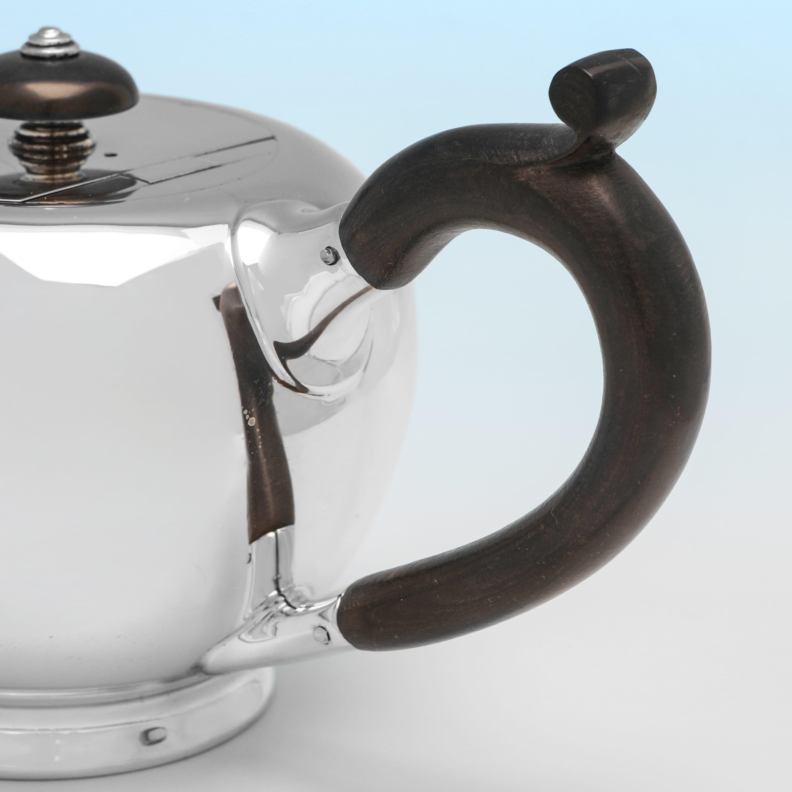 Anglais Théière ancienne en argent sterling fabriquée à Birmingham en 1924 en vente