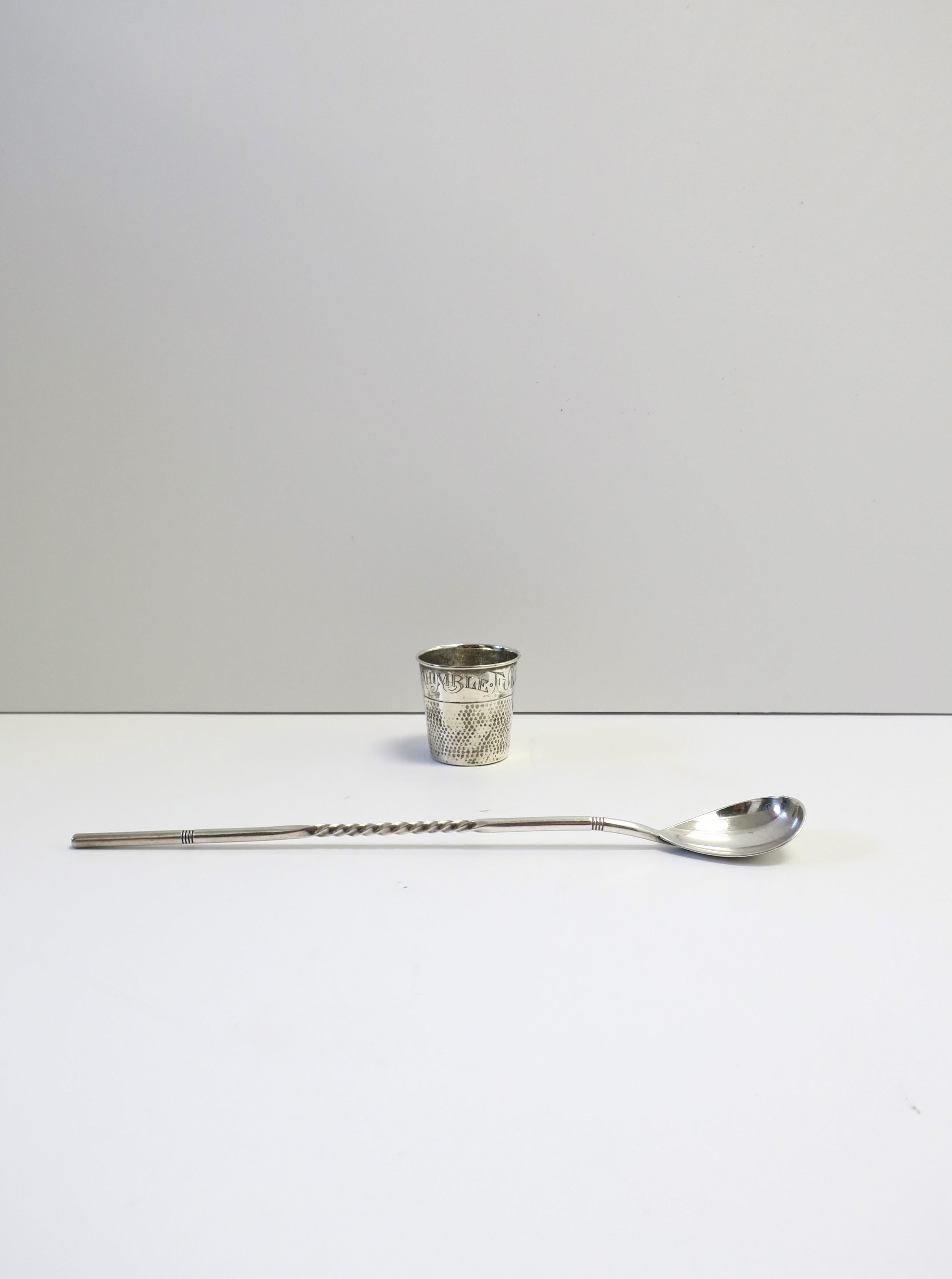 Antique Sterling Silver Thimble Shot Glass Jigger Art Nouveau Bon état - En vente à New York, NY