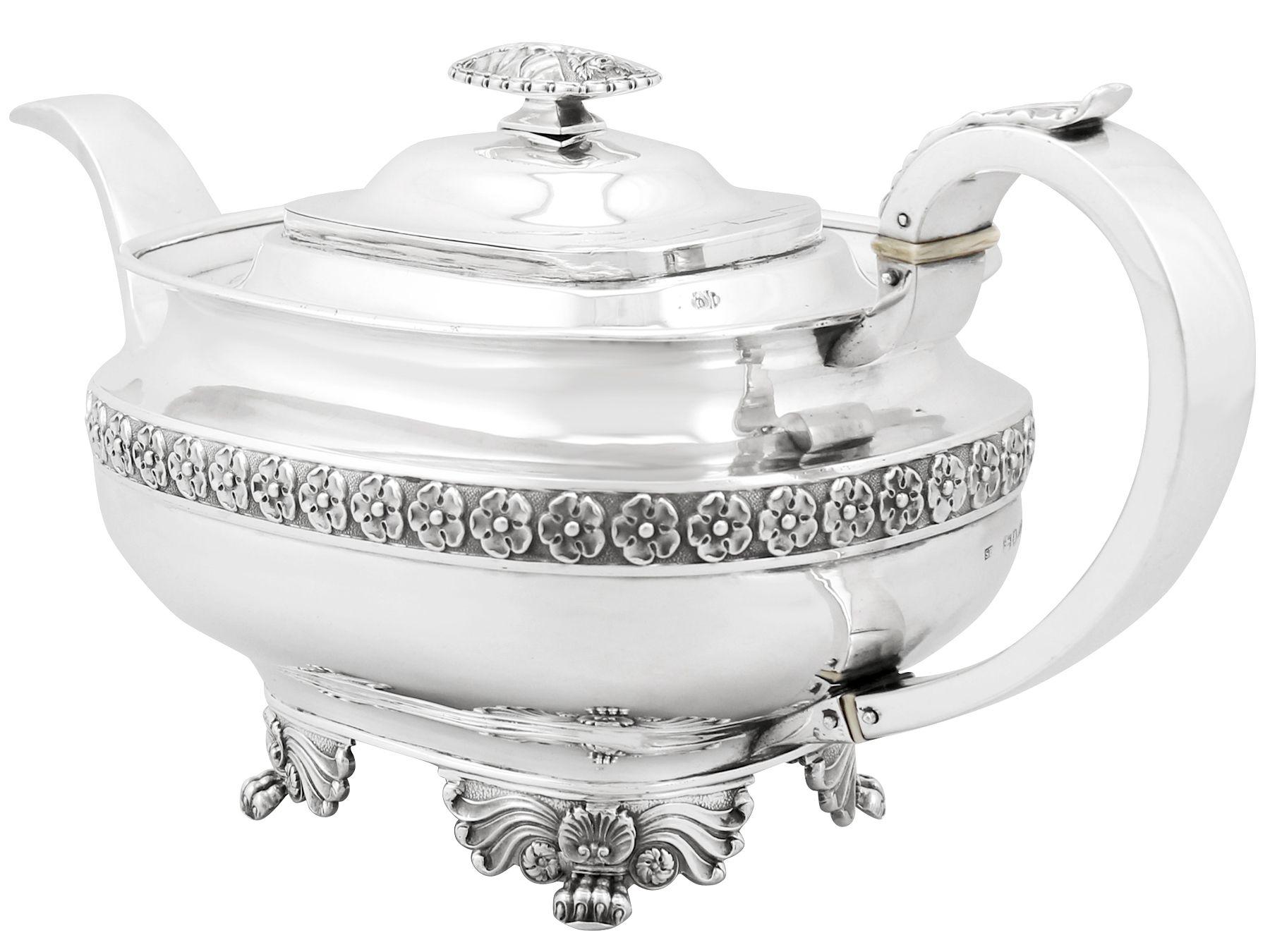 Antique English Sterling Silver Three-Piece Tea Service in the Regency Style In Good Condition For Sale In Jesmond, Newcastle Upon Tyne