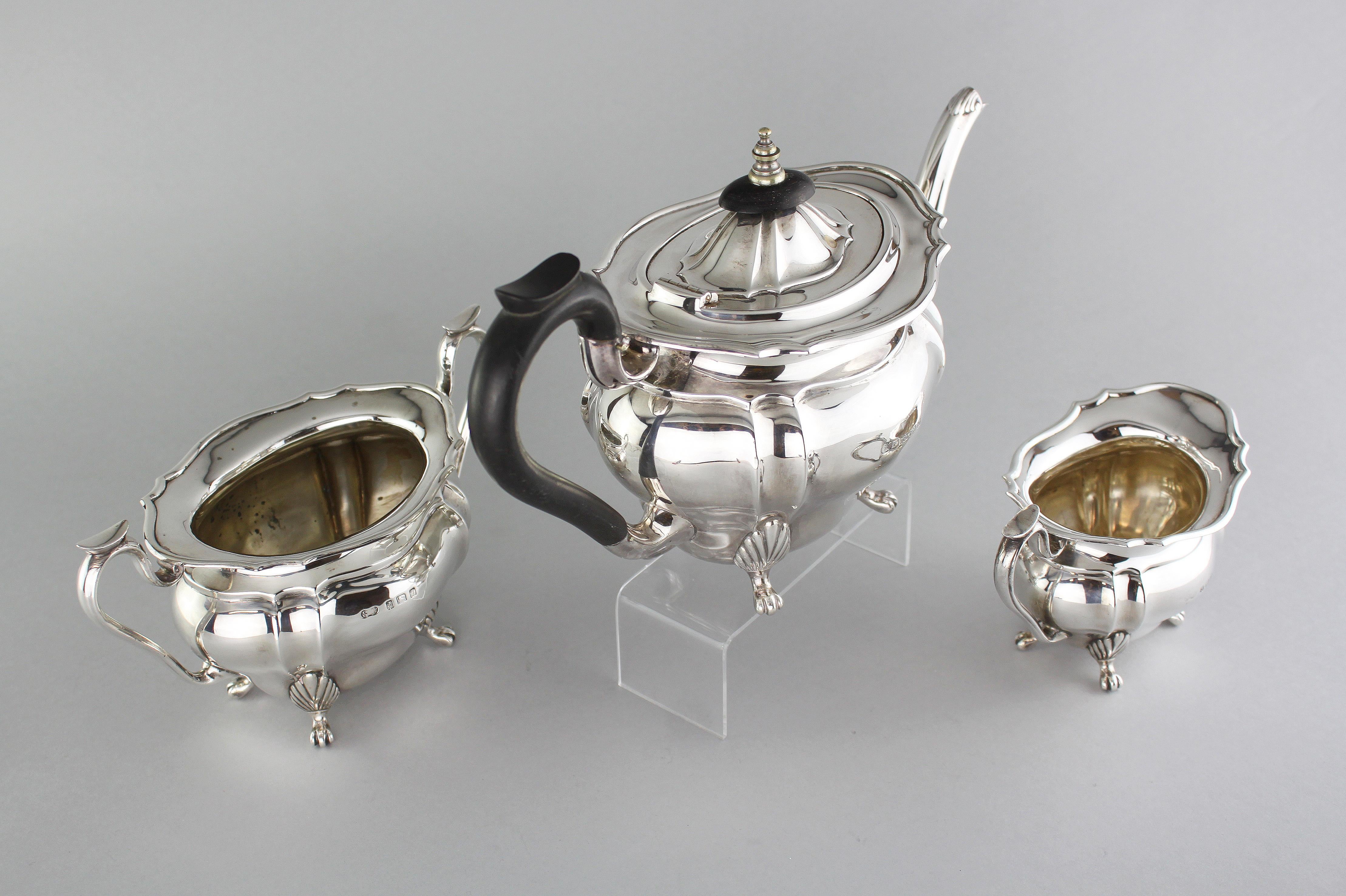 Antique sterling silver three-piece tea service set
Maker: William Suckling
Made in Birmingham 1924
Fully hallmarked.

Dimensions -
Teapot size 30.2 x 12.5 x 15.5 cm
Sugar bowl size 20 x 10.4 x 12 cm
Cream jar size 14.5 x 8.3 x 10
