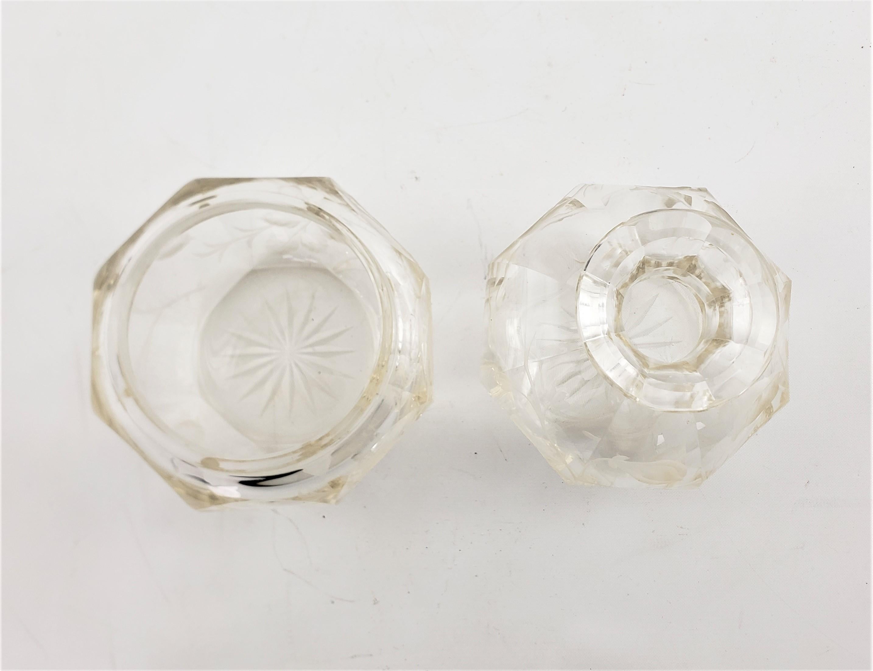 Antikes Set aus Kommodenflaschen und Gefäßen aus Sterlingsilber mit geätzter Dekoration im Angebot 8