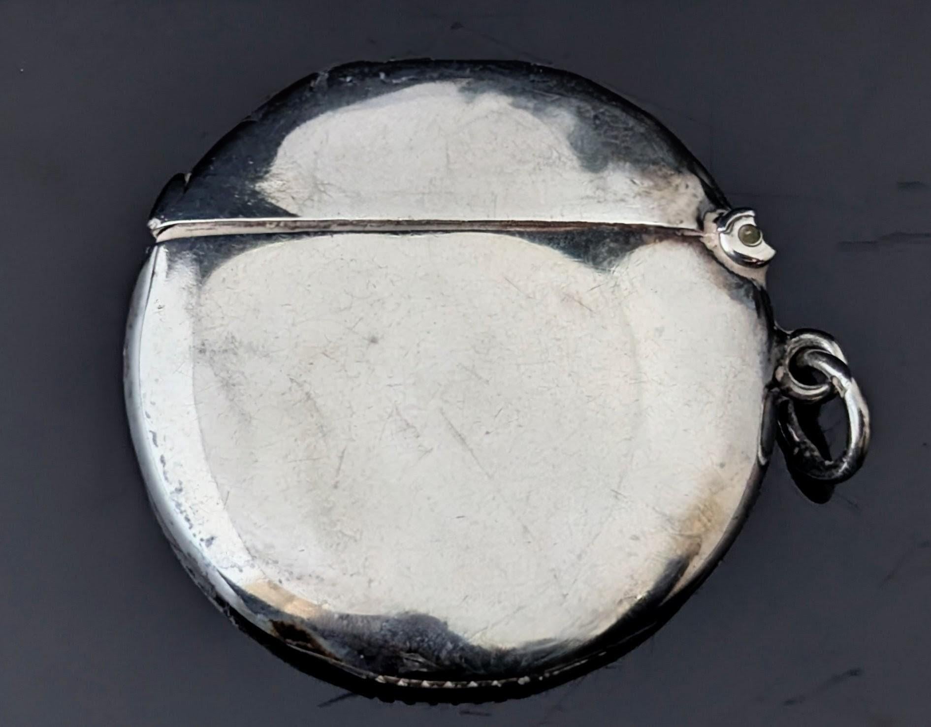 Antique Sterling silver Vesta case, round, Xmas 1912 For Sale 4