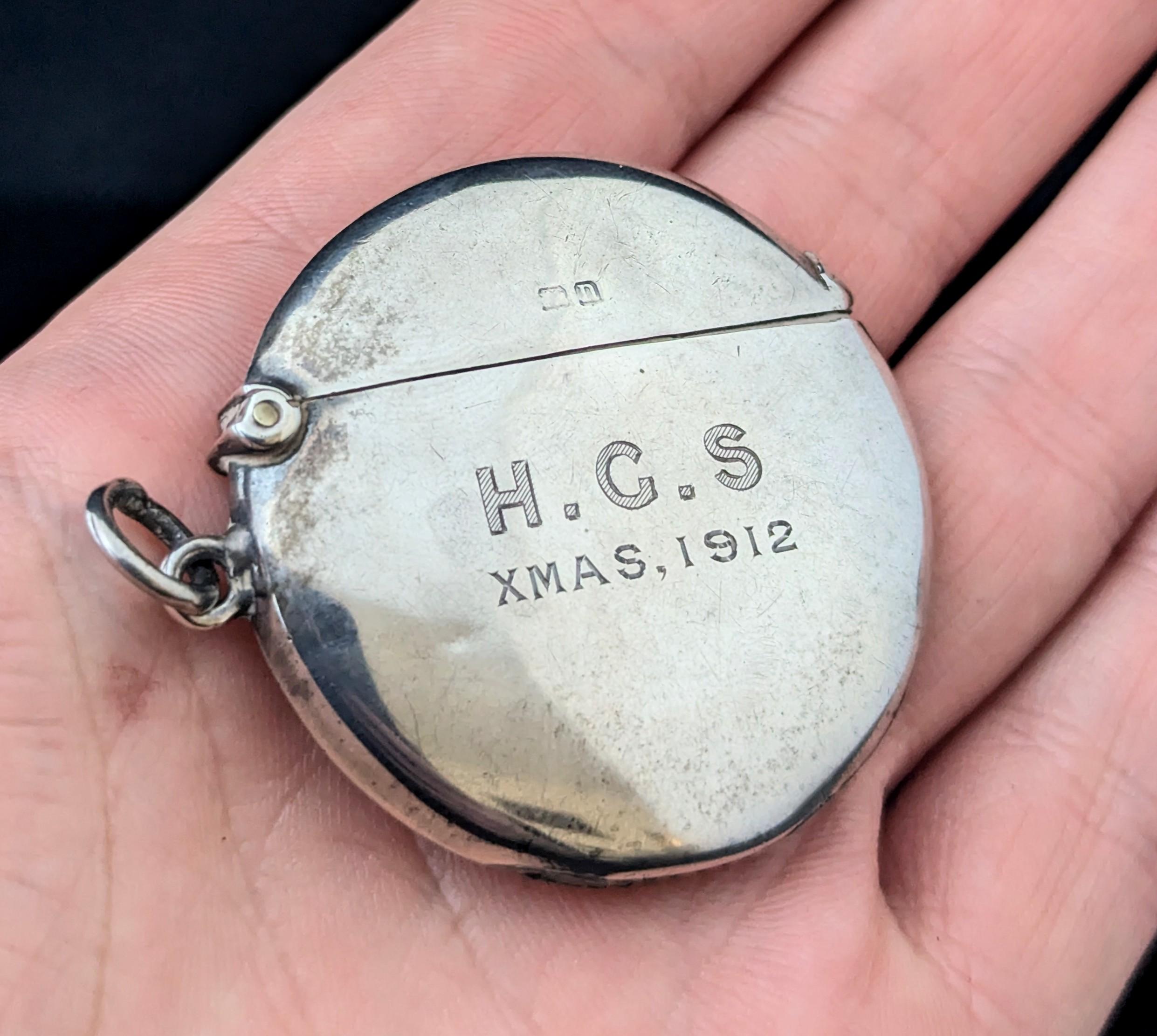 20th Century Antique Sterling silver Vesta case, round, Xmas 1912 For Sale
