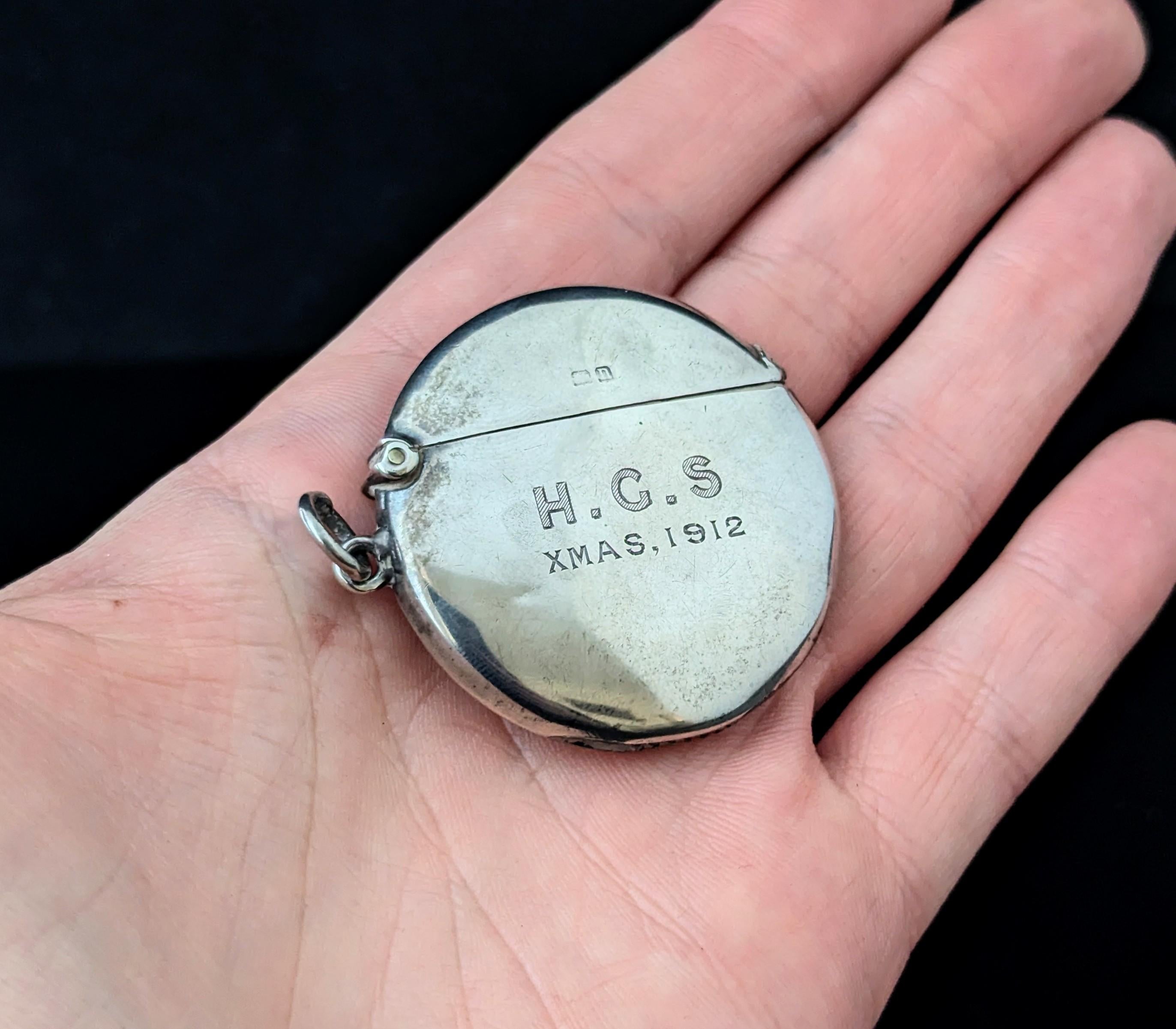 Sterling Silver Antique Sterling silver Vesta case, round, Xmas 1912 For Sale