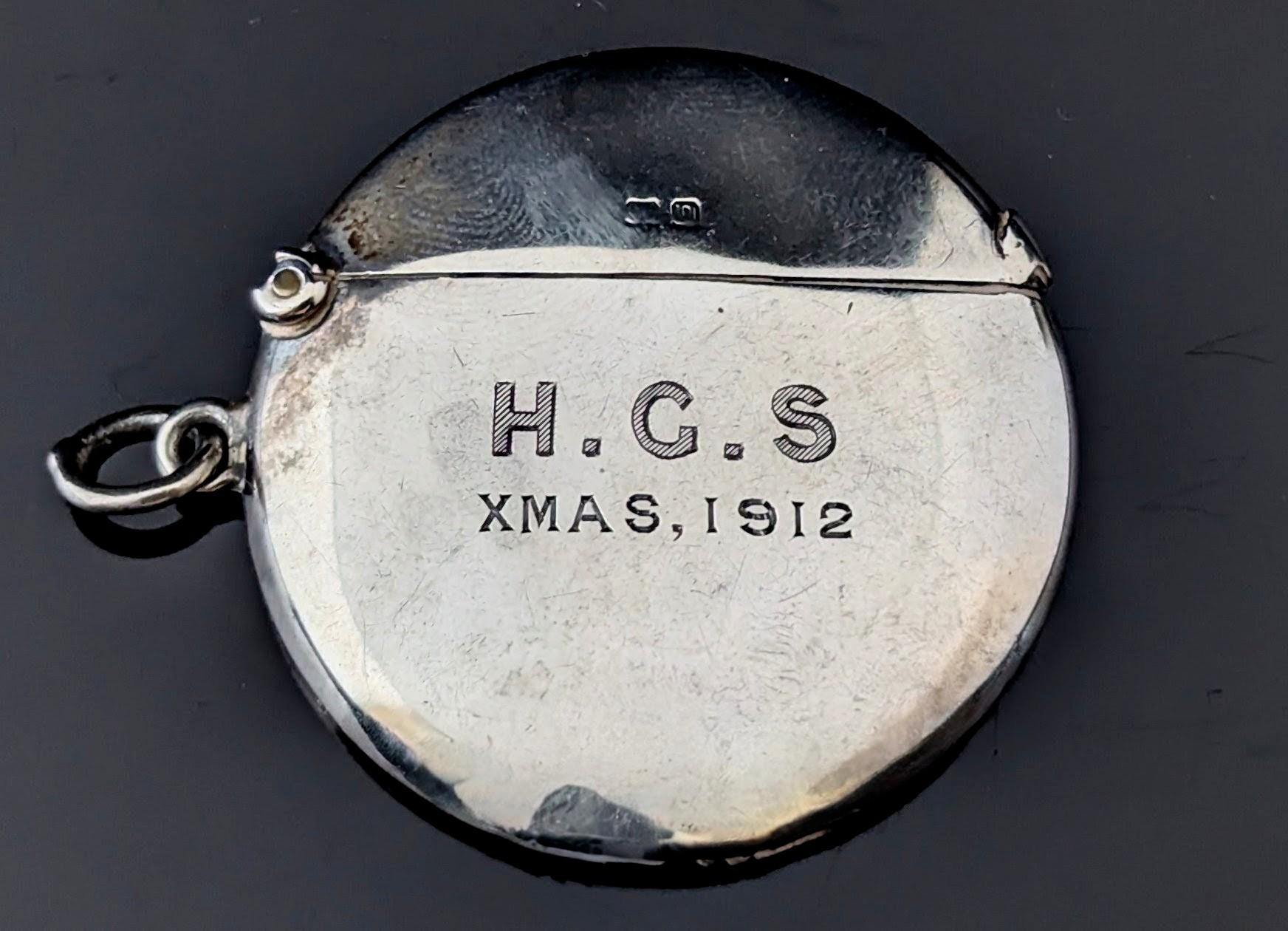 Antique Sterling silver Vesta case, round, Xmas 1912 For Sale 2