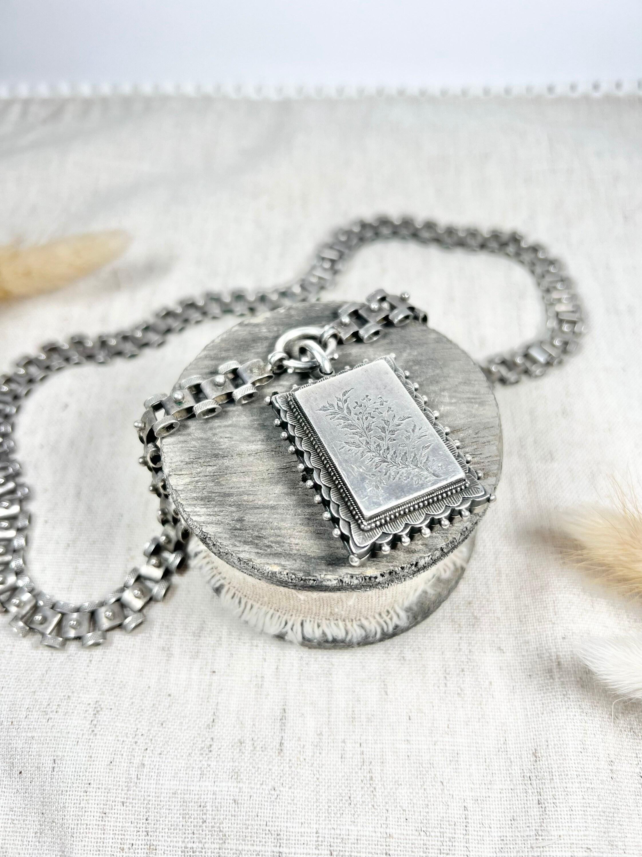 Antique Sterling Silver Victorian Book Chain & Rectangular Locket Necklace In Good Condition For Sale In Brighton, GB