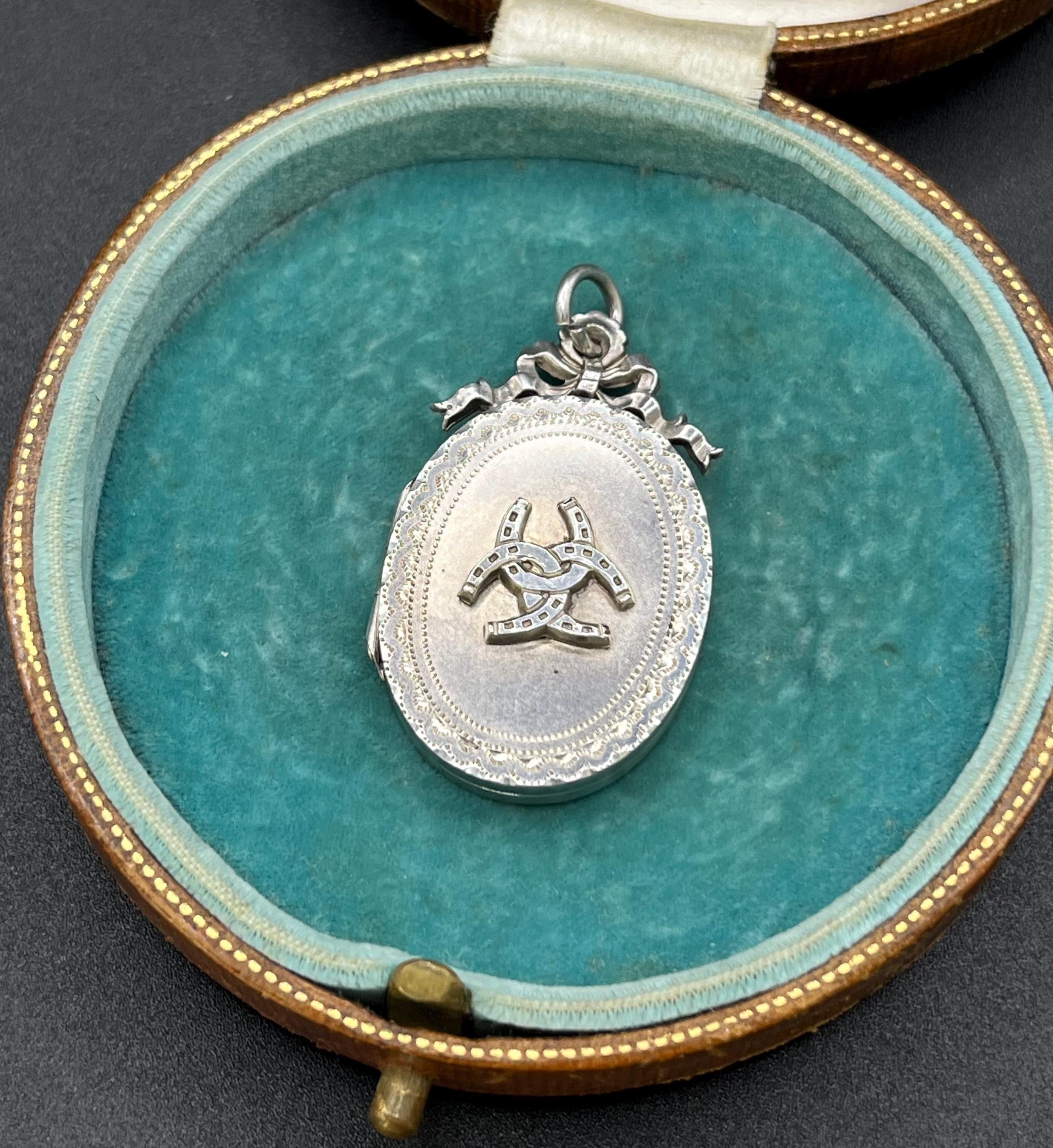 Antique en argent sterling, Victorien ovale gravé  Médaillon, poinçonné 1846 Bon état - En vente à Brighton, GB