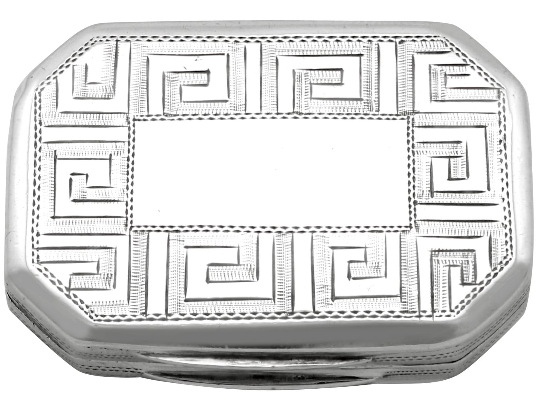 An exceptional, fine and impressive antique George III English sterling silver vinaigrette made by Samuel Pemberton; an addition to our silver boxes collection

This antique Georgian vinaigrette, in sterling silver, has a rounded rectangular cut
