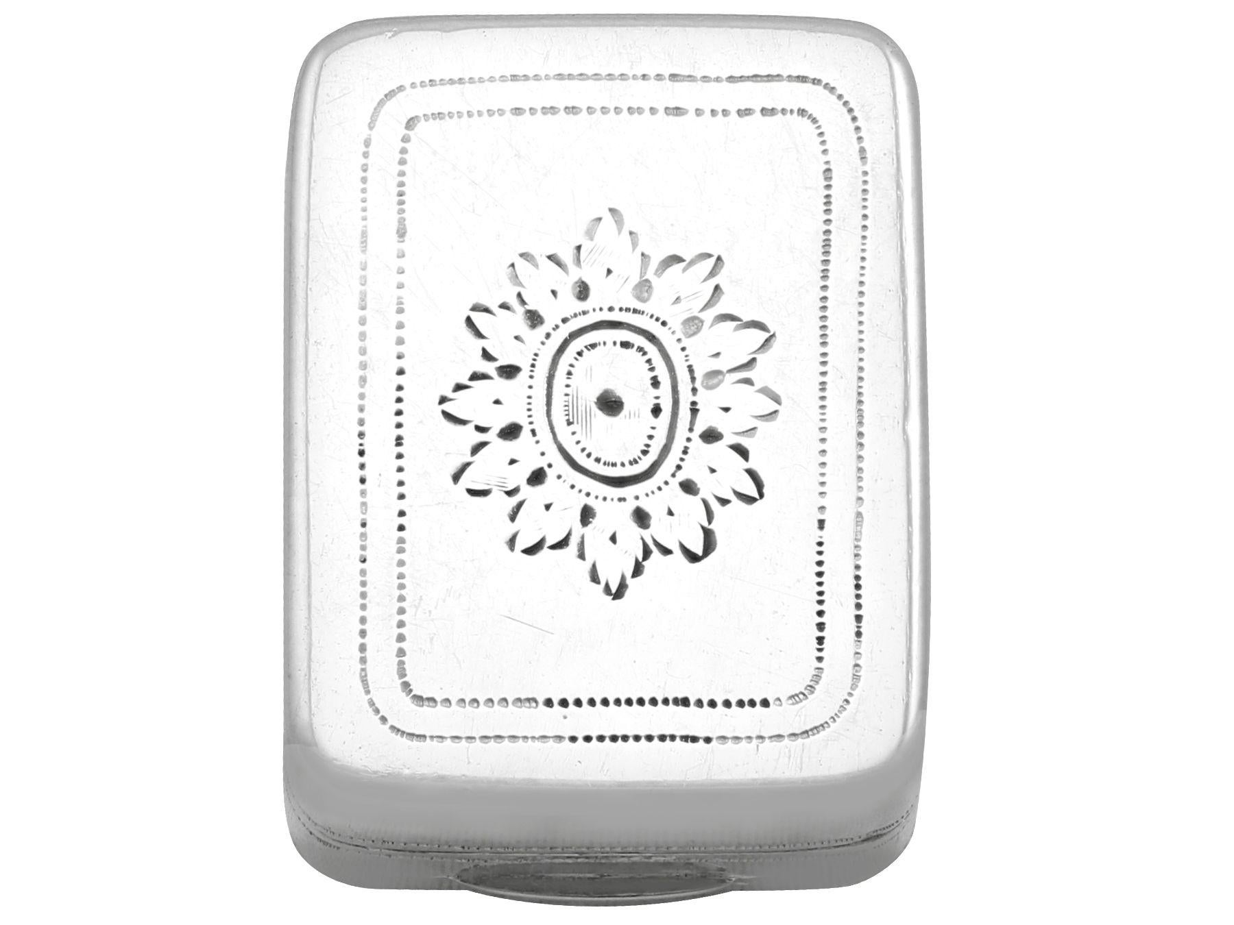An exceptional, fine and impressive, rare antique George III English sterling silver vinaigrette; an addition to our silver boxes collection

This antique Georgian silver vinaigrette, in sterling standard, has a plain rounded rectangular form.

The