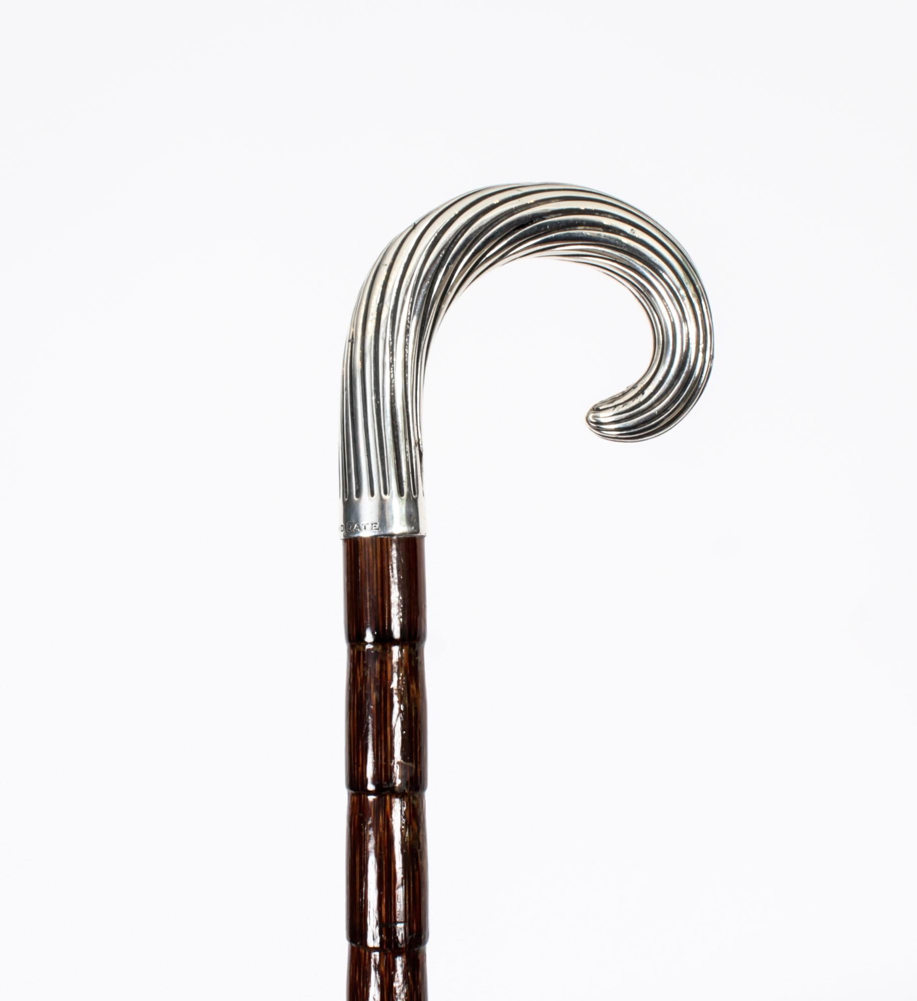 A superb antiqueVictorian  sterling silver handled walking stick, by Brigg of  London with hallmatks for 1889.

It has a very decorative silver curved fluted handle, made with great attention to detail, with a sturdy palmwood tapering shaft.

It is